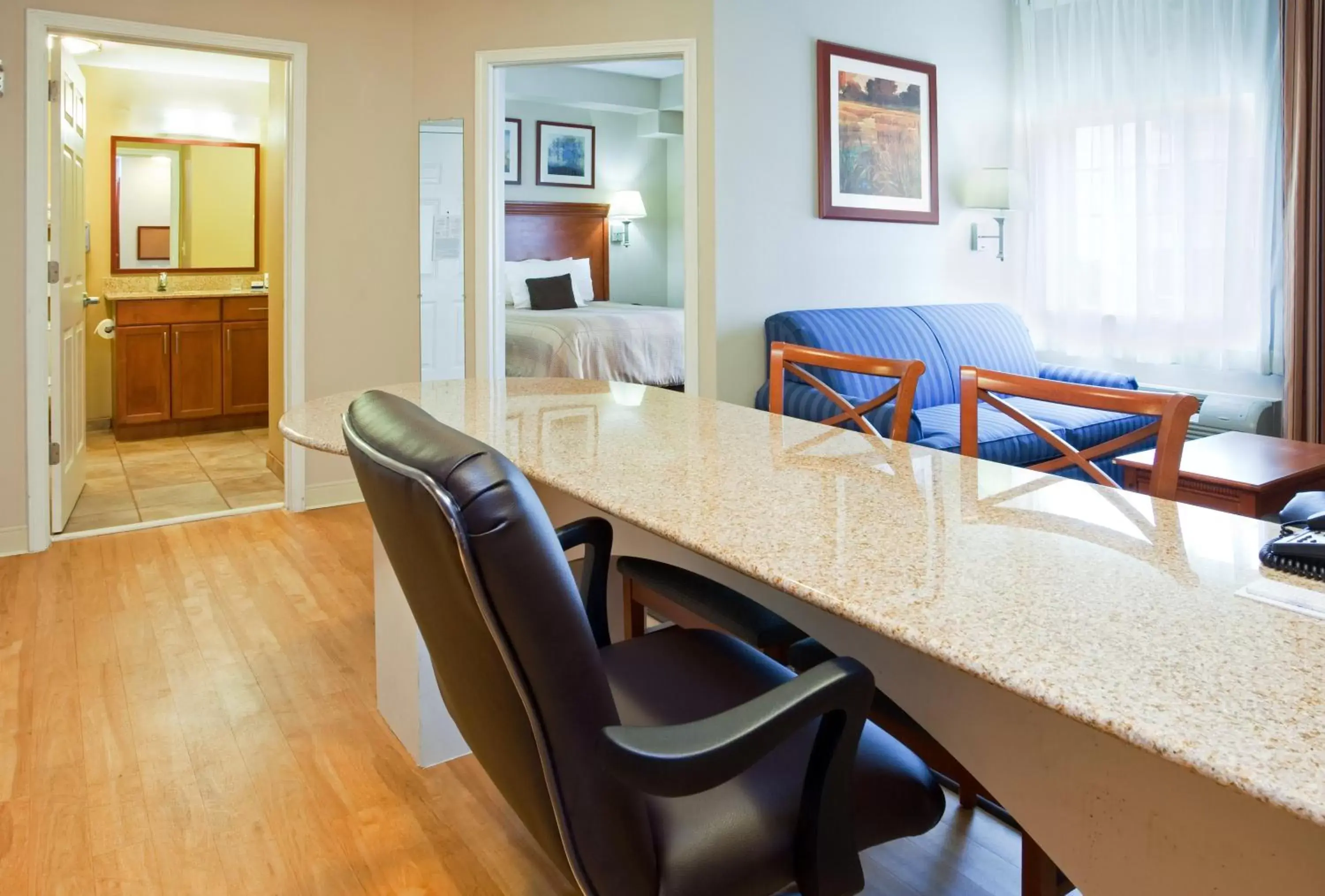 Queen Suite with Mobility Accessible Tub in Candlewood Suites Jacksonville by IHG Queen Suite with Mobility Accessible Tub in Candlewood Suites Jacksonville by IHG