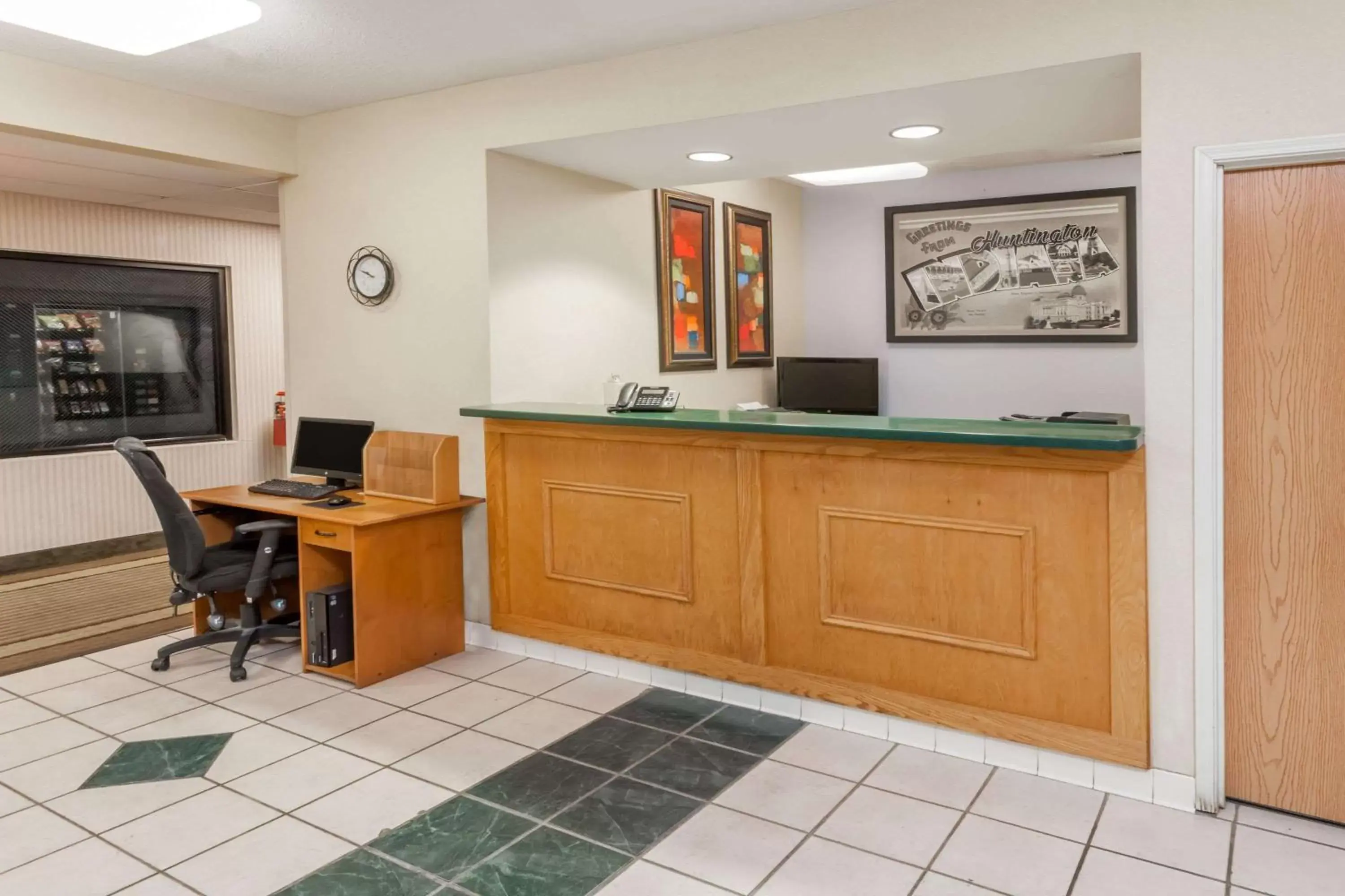 Super 8 by Wyndham Huntington Super 8 by Wyndham Huntington