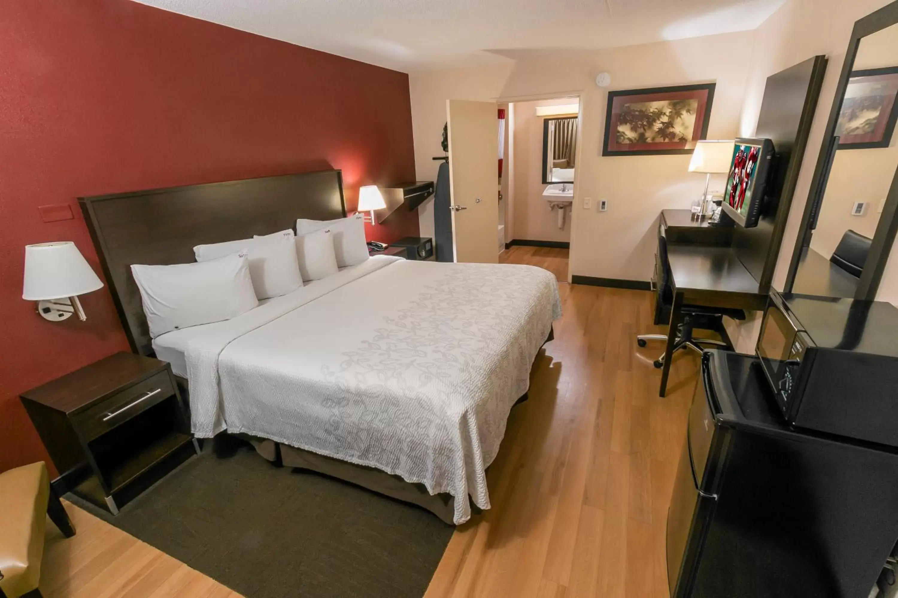 Superior King Room Disability Access Smoke Free in Red Roof Inn PLUS+ University at Buffalo - Amherst Superior King Room Disability Access Smoke Free in Red Roof Inn PLUS+ University at Buffalo - Amherst