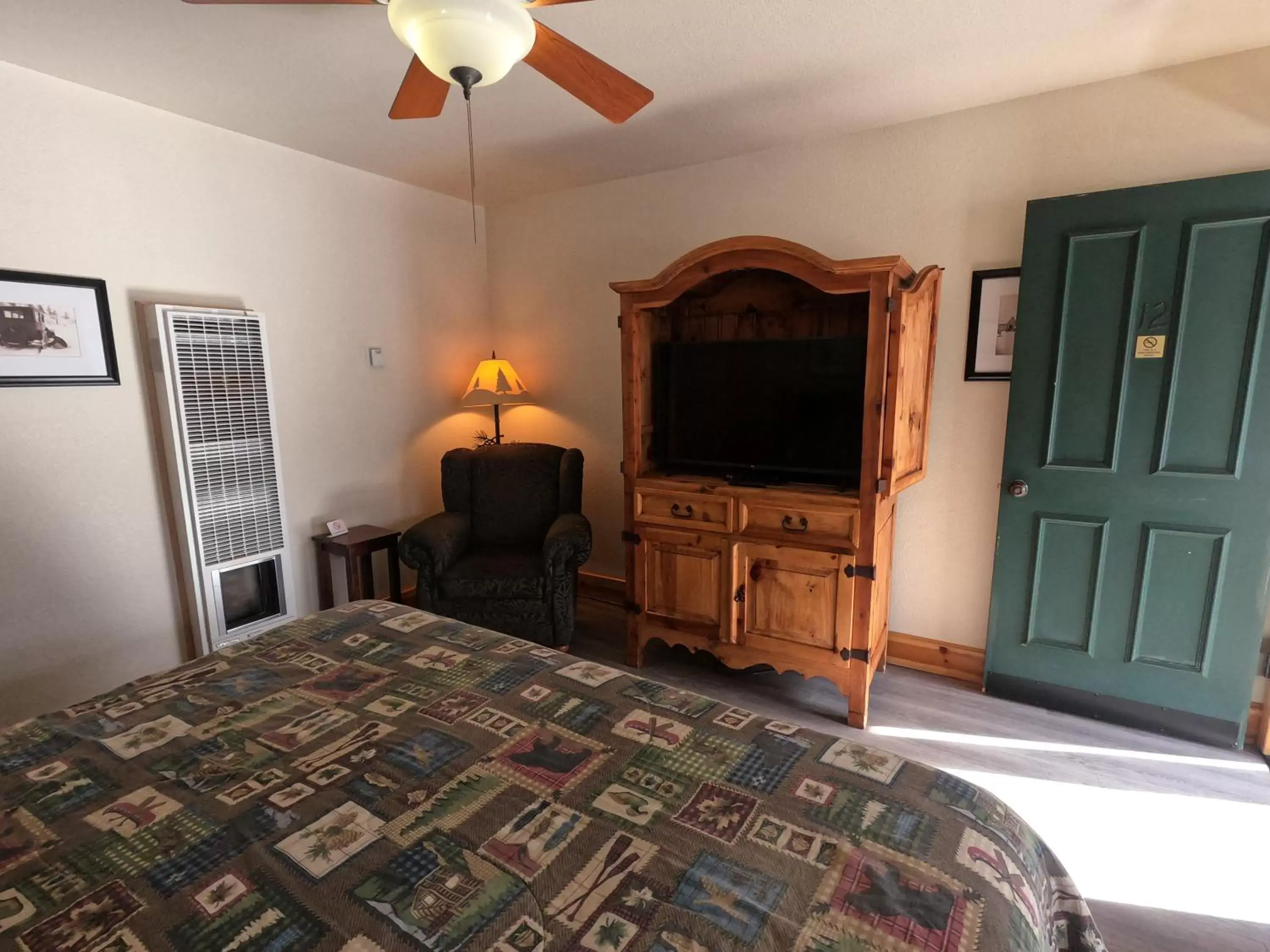 Deluxe King Studio in CREEKSIDE LODGE Deluxe King Studio in CREEKSIDE LODGE