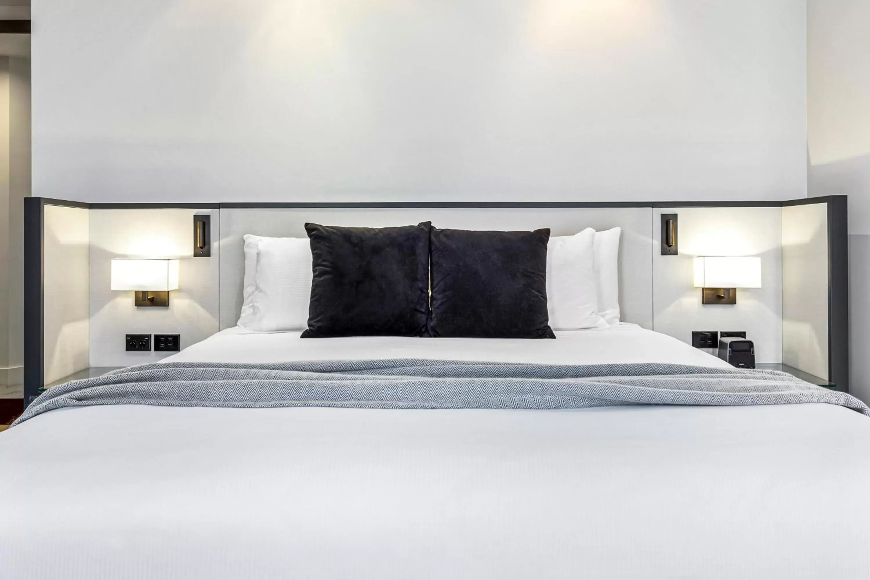 Peppers Premium King Deluxe in Peppers Waymouth Hotel Peppers Premium King Deluxe in Peppers Waymouth Hotel