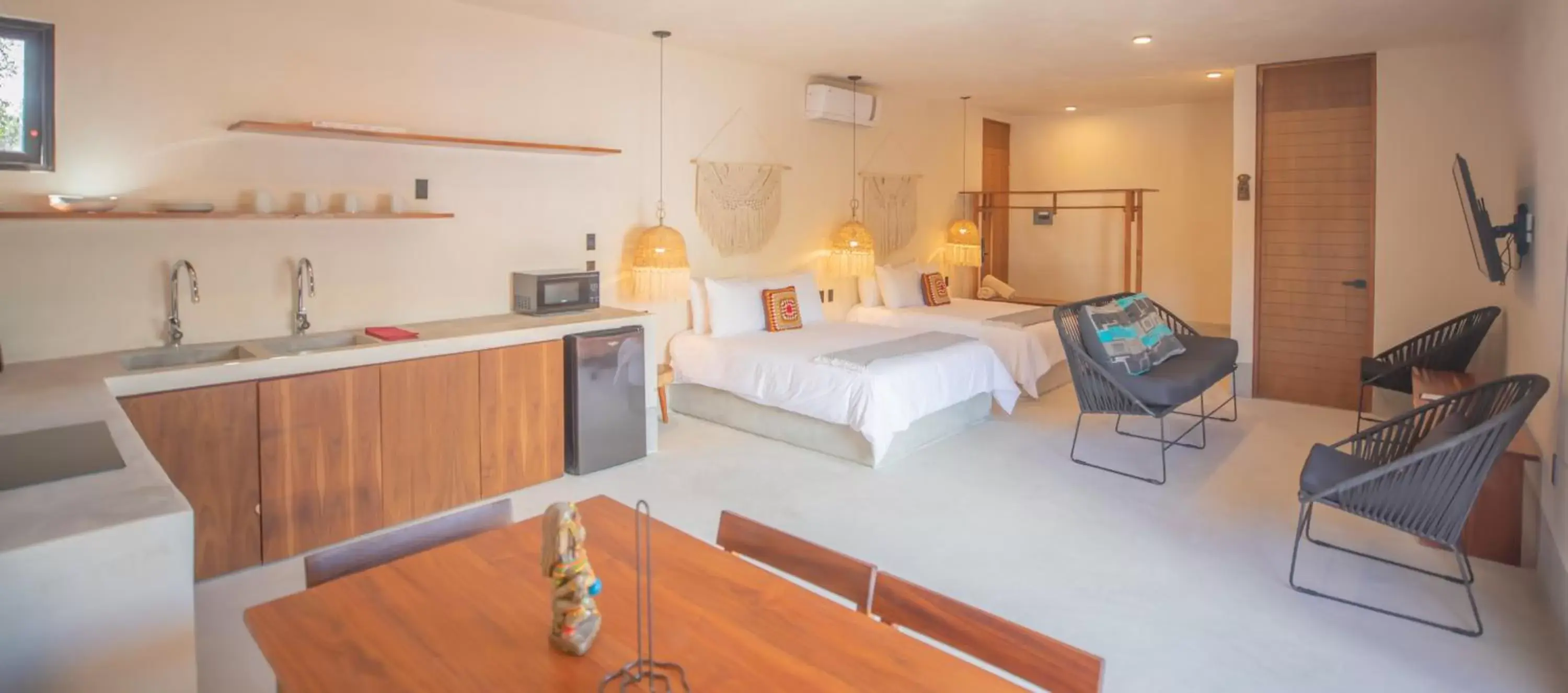 Twin Room with Balcony in Nuee Hotel & Beach Club Twin Room with Balcony in Nuee Hotel & Beach Club