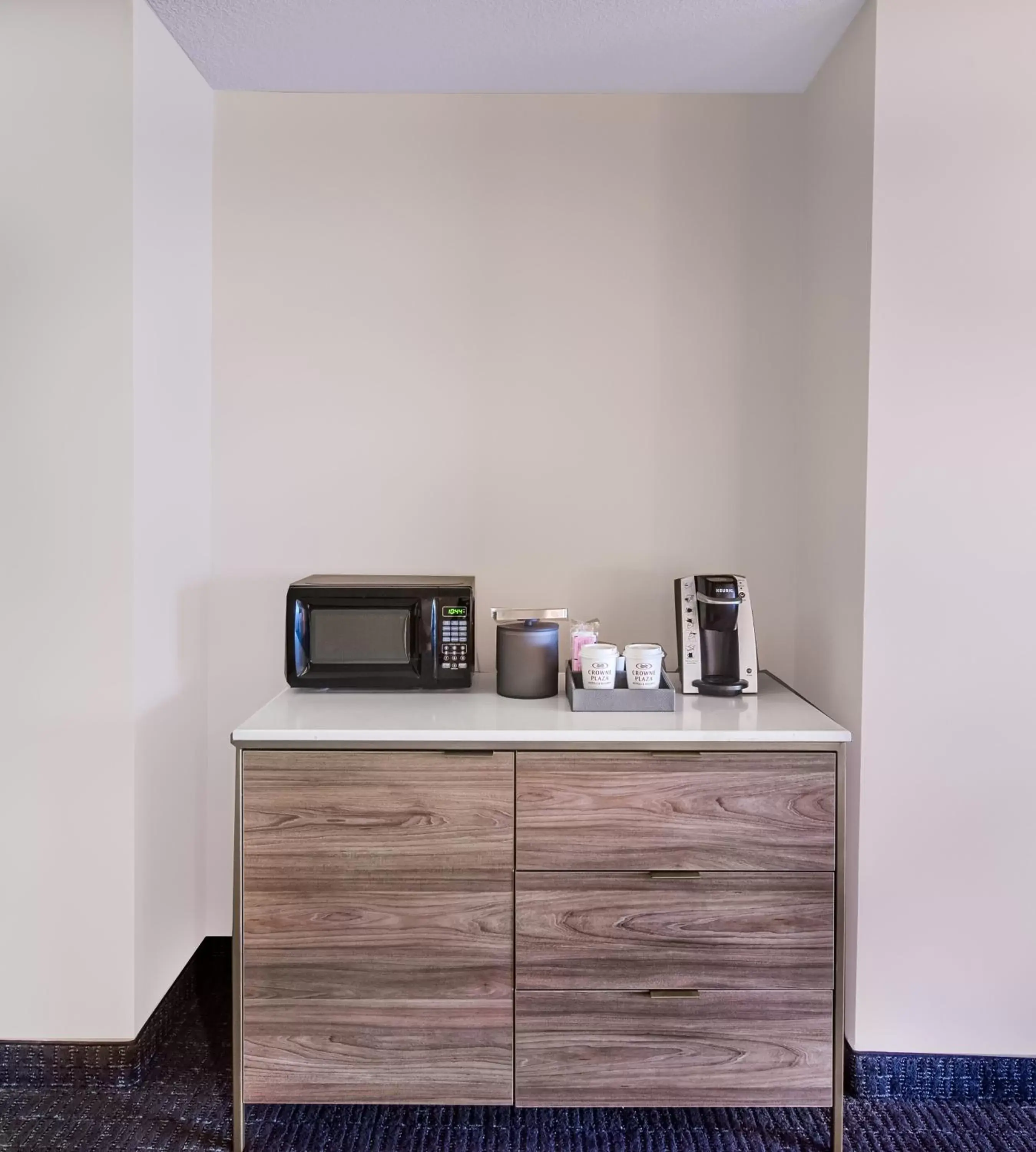 Corner King Suite - Newly Renovated in Crowne Plaza Cleveland at Playhouse Square by IHG Corner King Suite - Newly Renovated in Crowne Plaza Cleveland at Playhouse Square by IHG