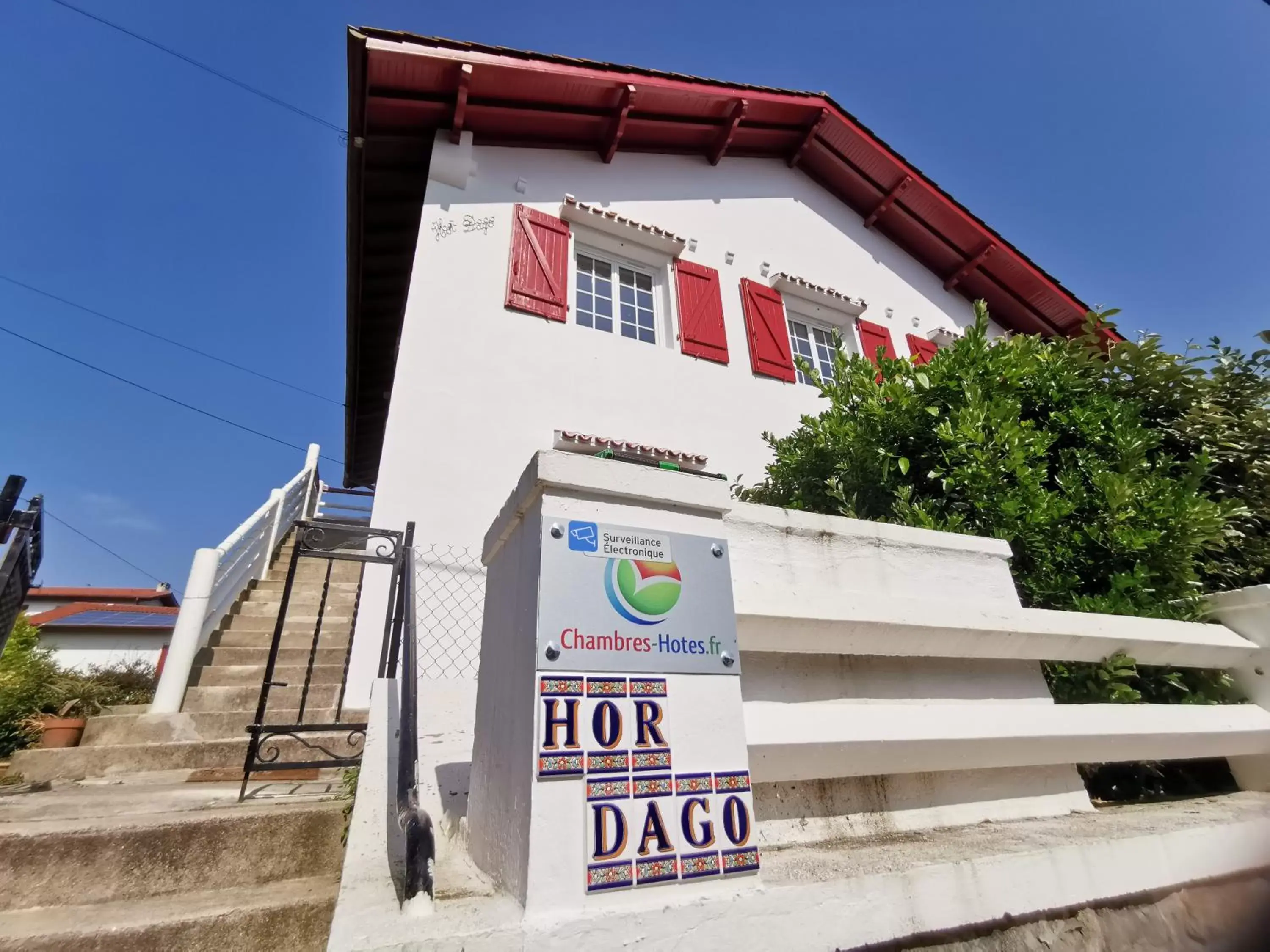 Chambres d'hôtes "HOR DAGO" près de la gare d'Hendaye avec le petit-déjeuner Chambres d'hôtes "HOR DAGO" près de la gare d'Hendaye avec le petit-déjeuner