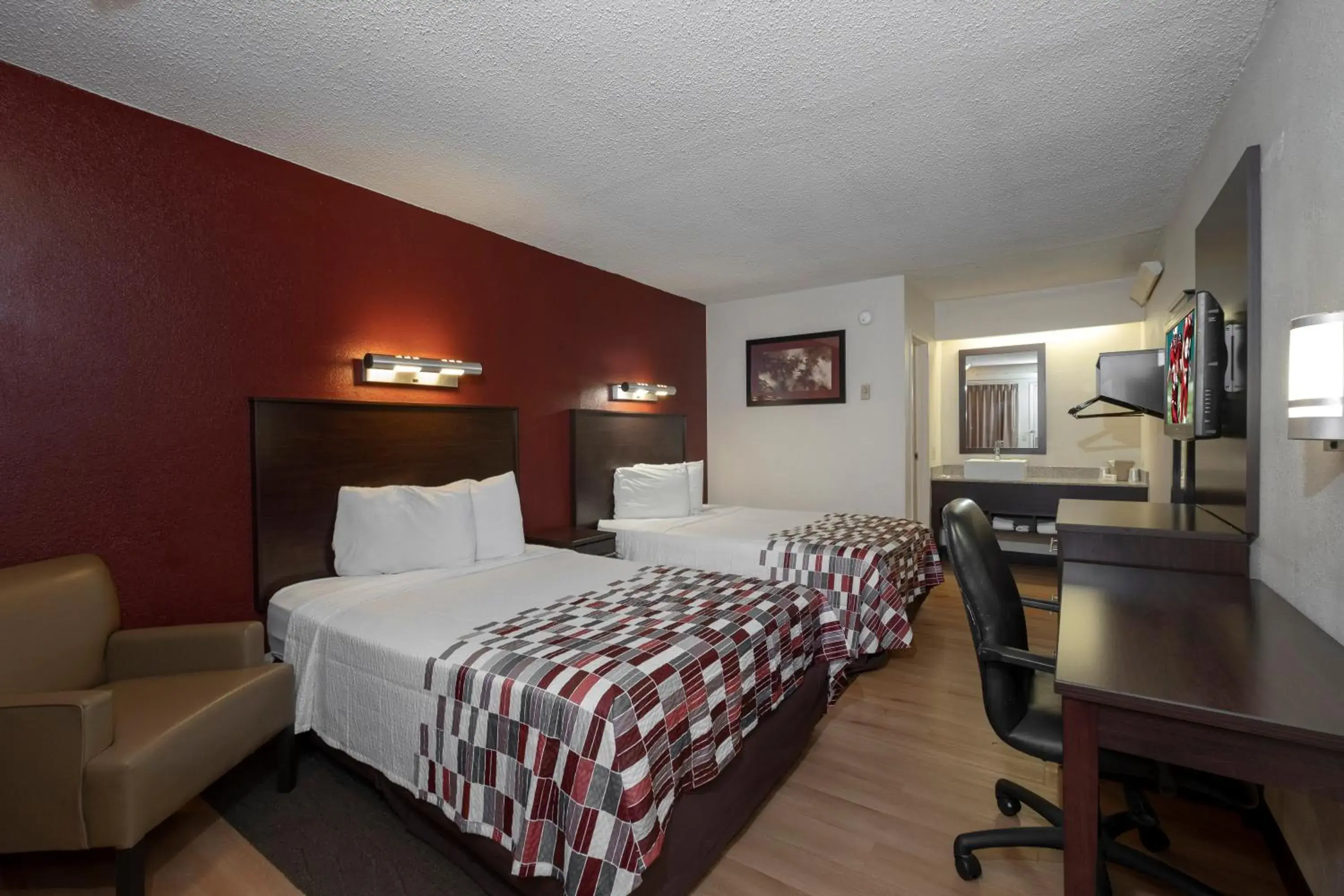 Standard Room with Two Double Beds Smoke Free in Red Roof Inn Washington DC-Lanham Standard Room with Two Double Beds Smoke Free in Red Roof Inn Washington DC-Lanham