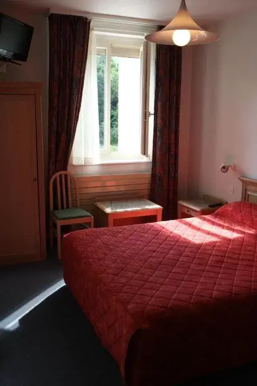 Double Room with Private Bathroom - single occupancy in Les Portes du Cantal Double Room with Private Bathroom - single occupancy in Les Portes du Cantal