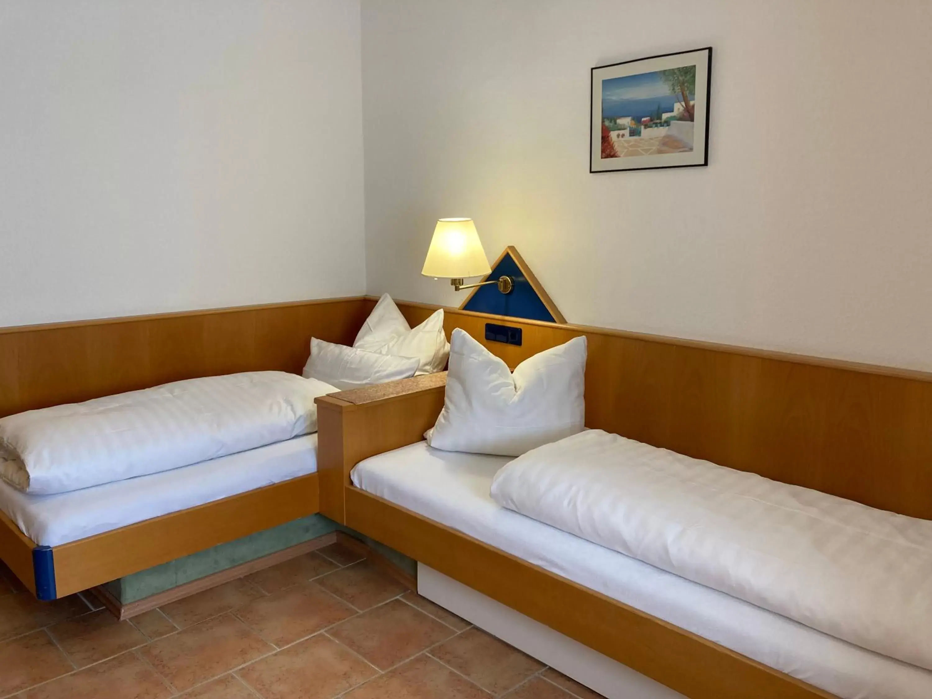 Small Twin Room - single occupancy in Hotel Adler mit Gasthaus Small Twin Room - single occupancy in Hotel Adler mit Gasthaus