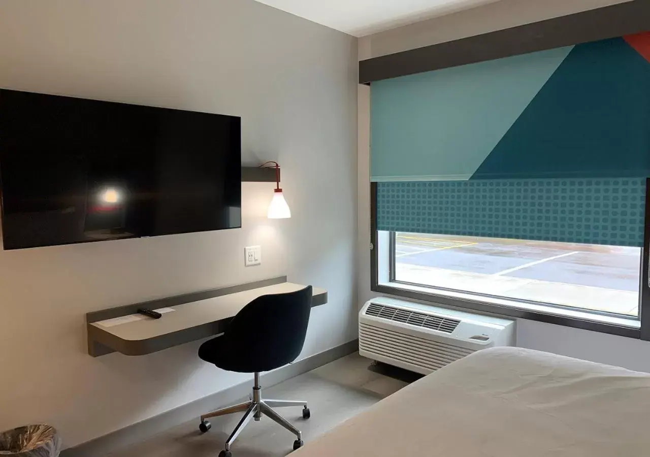 King Room Hearing Accessible with Roll-In Shower in avid hotels - Salem, an IHG Hotel King Room Hearing Accessible with Roll-In Shower in avid hotels - Salem, an IHG Hotel