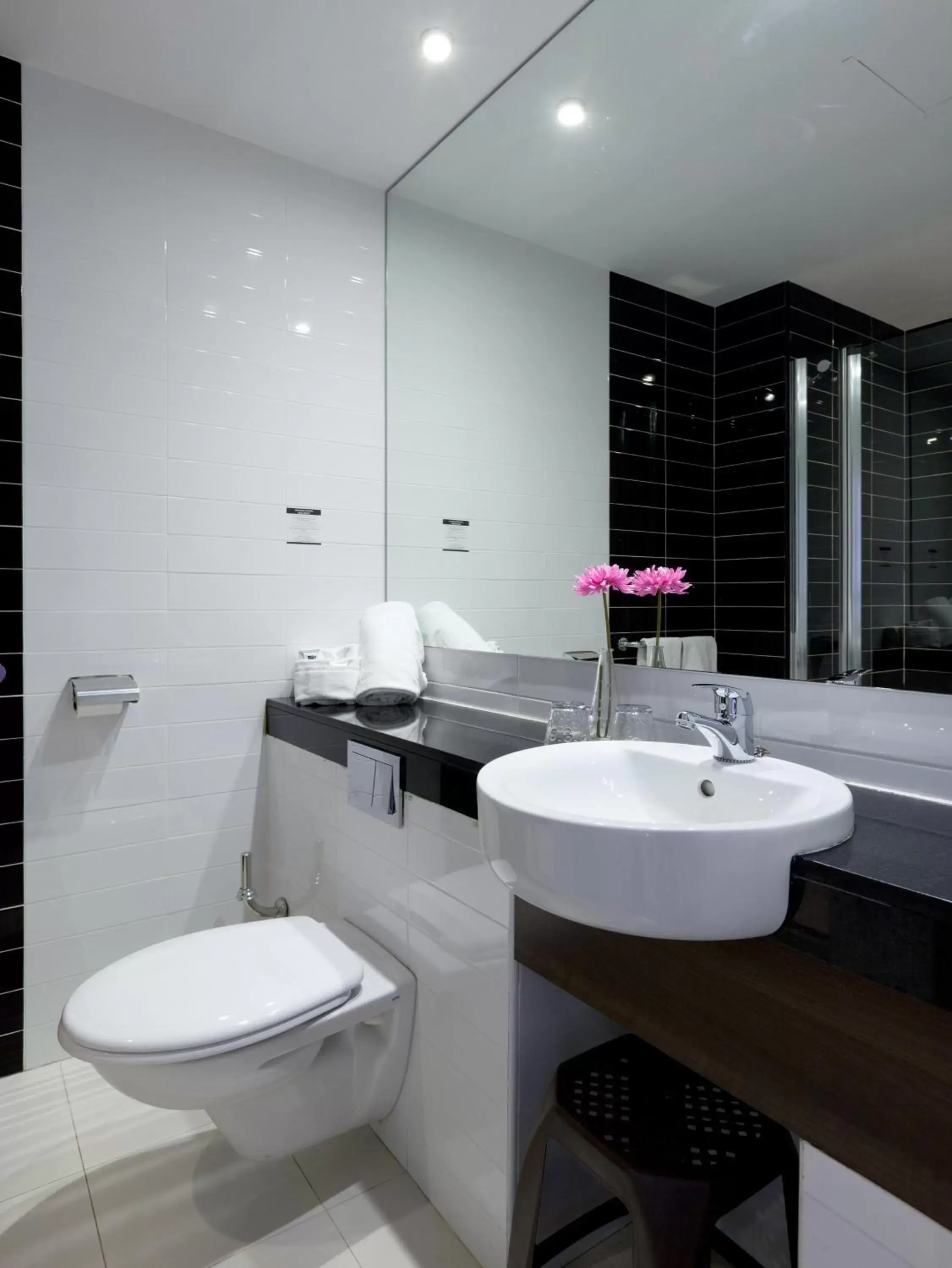 Standard Double Room (1 Adult) in Hotel Olympia Universidades Standard Double Room (1 Adult) in Hotel Olympia Universidades