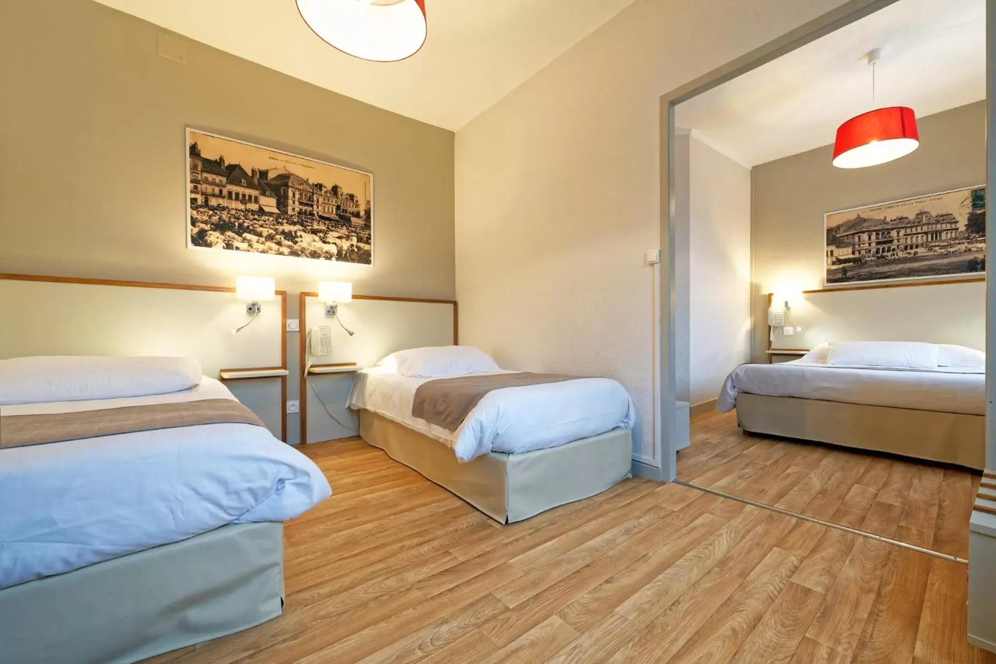 Quadruple Room in Logis Hôtel Du Commerce Quadruple Room in Logis Hôtel Du Commerce