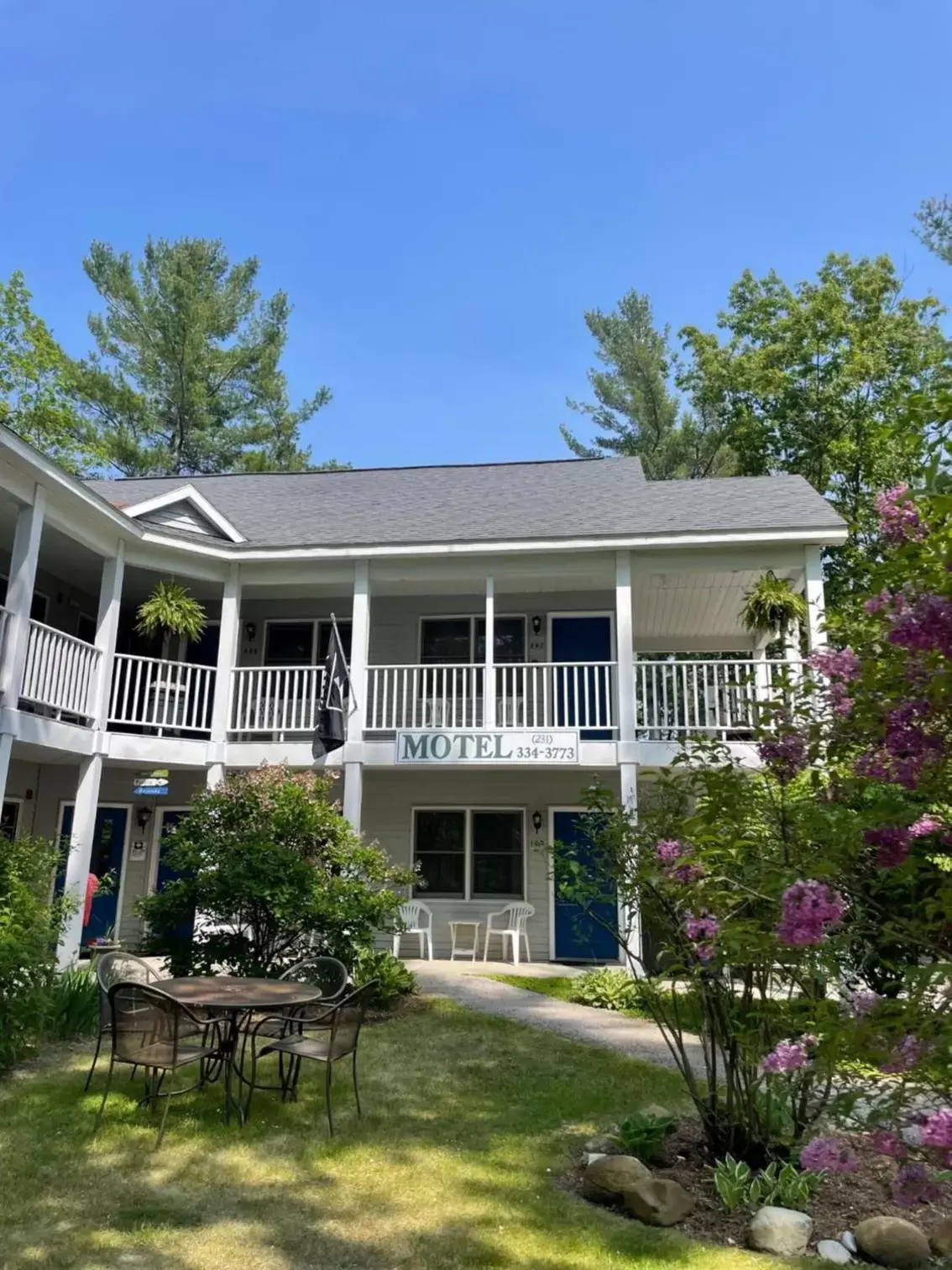 M22 Inn Glen Arbor M22 Inn Glen Arbor