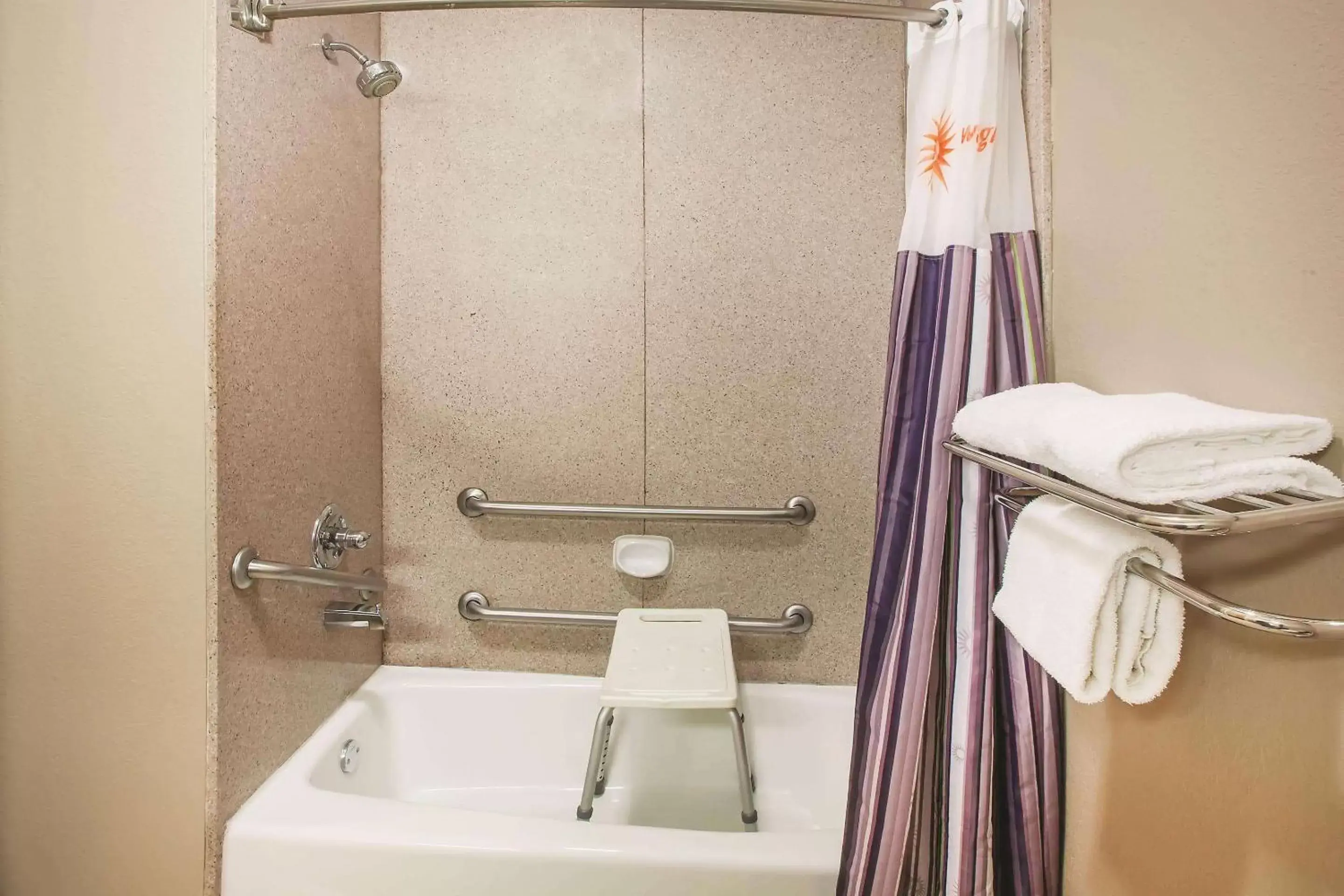 1 King Bed, Mobility/Hearing Impaired Accessible Room, Bathtub w/ Grab Bars in La Quinta by Wyndham Beaumont West 1 King Bed, Mobility/Hearing Impaired Accessible Room, Bathtub w/ Grab Bars in La Quinta by Wyndham Beaumont West