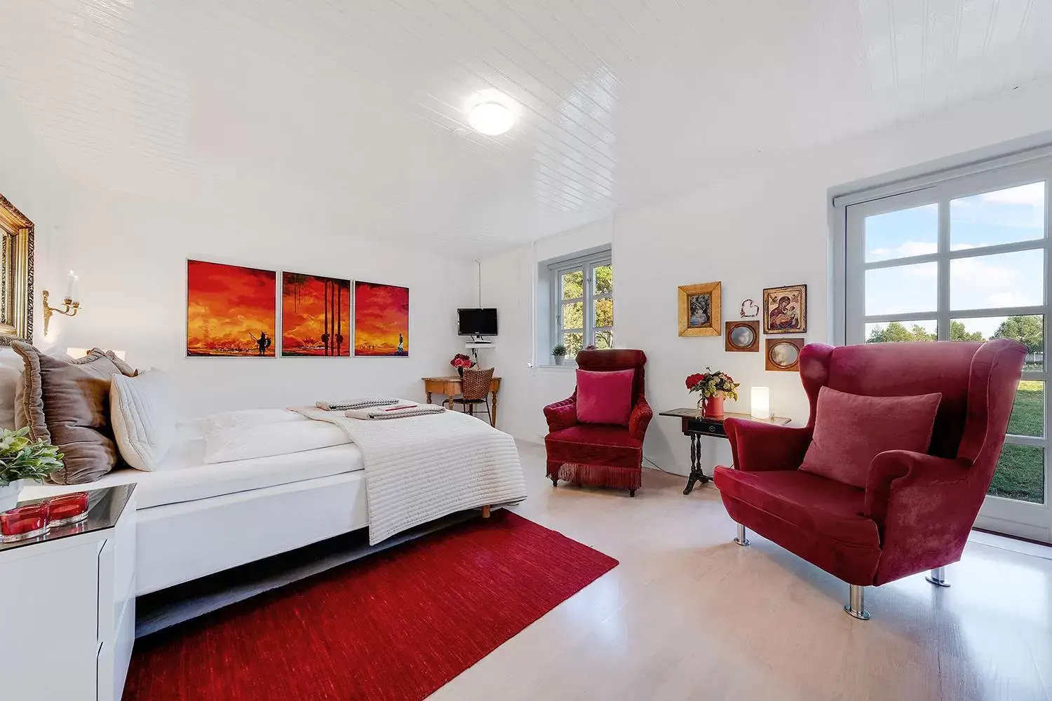 Double Room with Private Bathroom - single occupancy - Red in Åløkke BnB Double Room with Private Bathroom - single occupancy - Red in Åløkke BnB