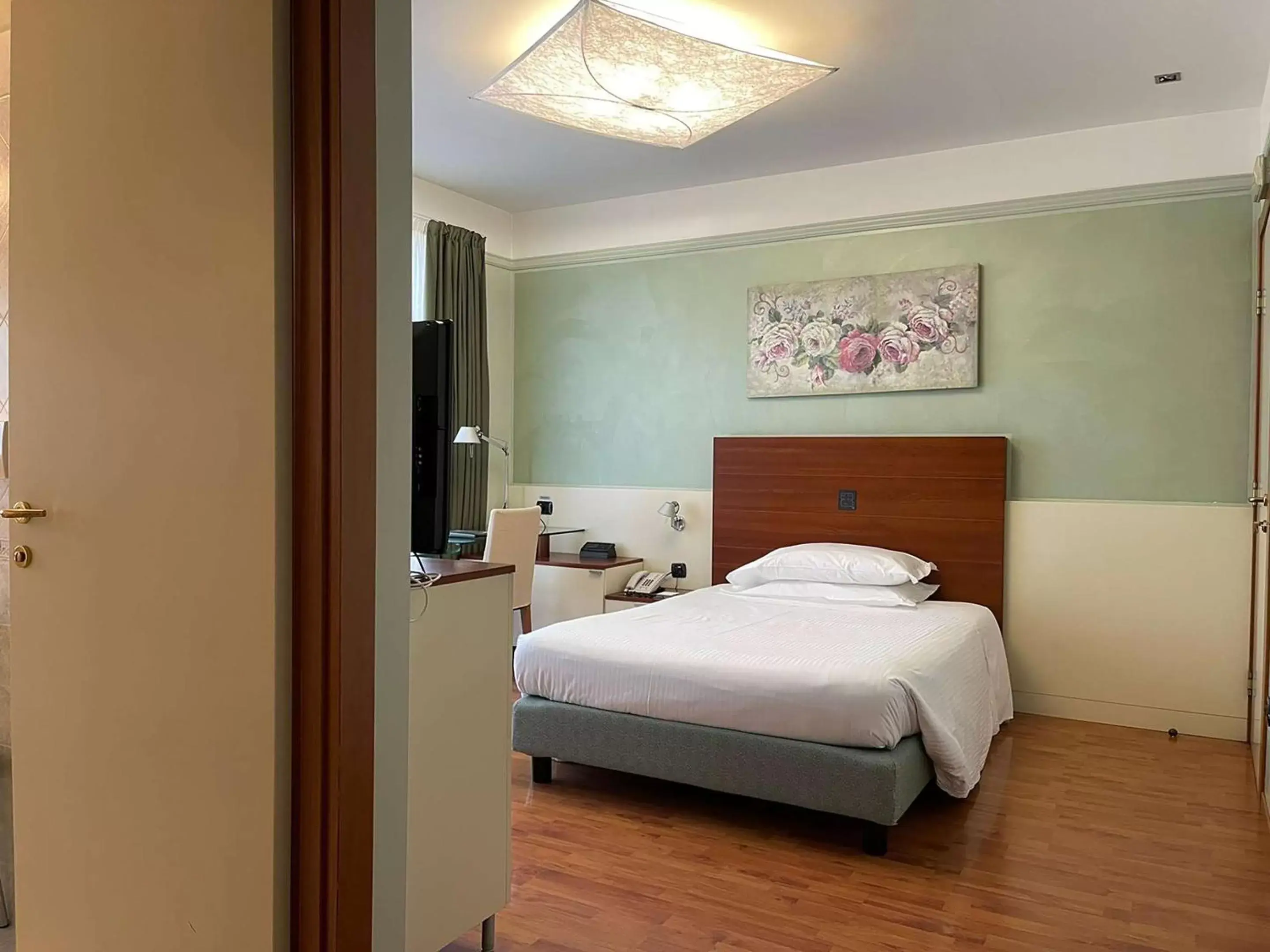 Double Room with Balcony - Non-Smoking in Hotel Leonardo da Vinci Double Room with Balcony - Non-Smoking in Hotel Leonardo da Vinci