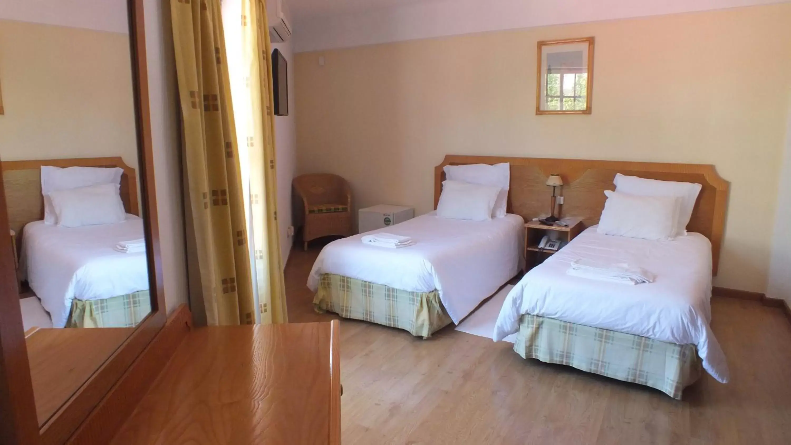 Twin Room with Private Bathroom - single occupancy in Residencial Gil Vicente Twin Room with Private Bathroom - single occupancy in Residencial Gil Vicente