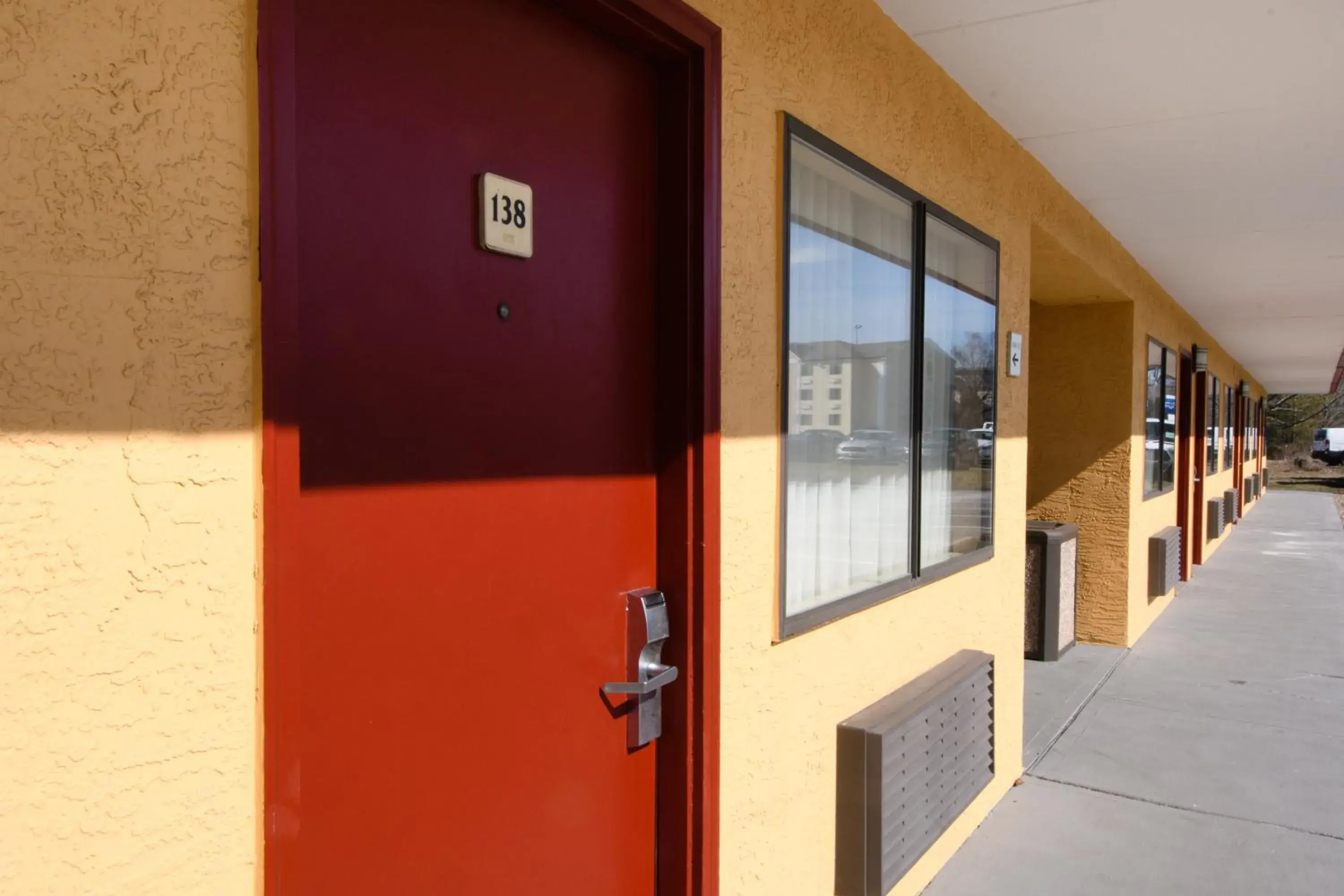 Queen Room - Mobility Access/Smoking in Days Inn by Wyndham Pittsburgh-Harmarville Queen Room - Mobility Access/Smoking in Days Inn by Wyndham Pittsburgh-Harmarville