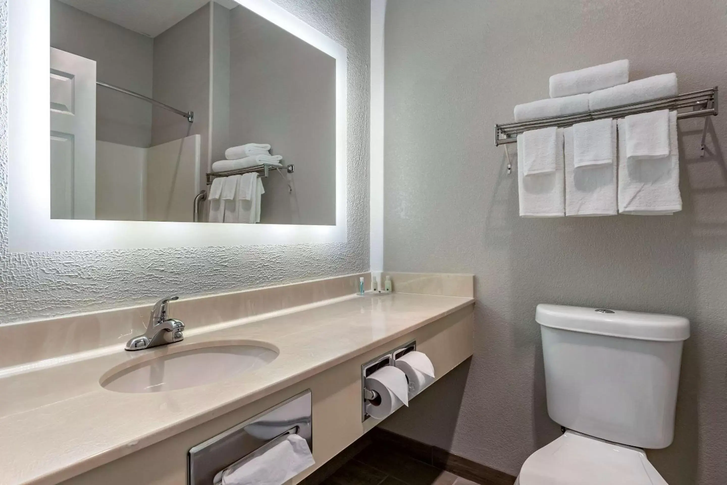 Queen Room with Sofa Bed - Non-Smoking in Quality Inn Kirksville Queen Room with Sofa Bed - Non-Smoking in Quality Inn Kirksville