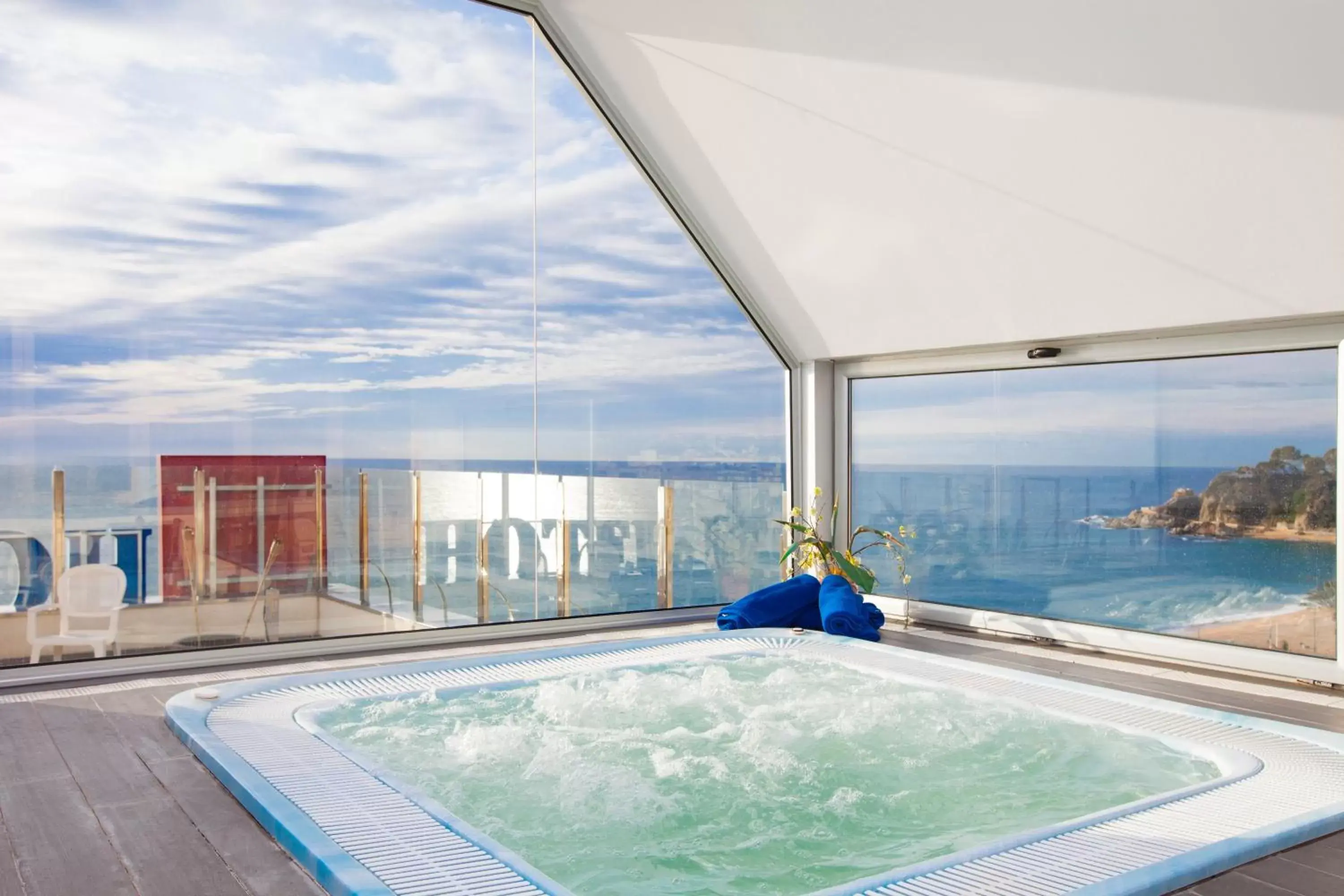 URH Excelsior URH Excelsior