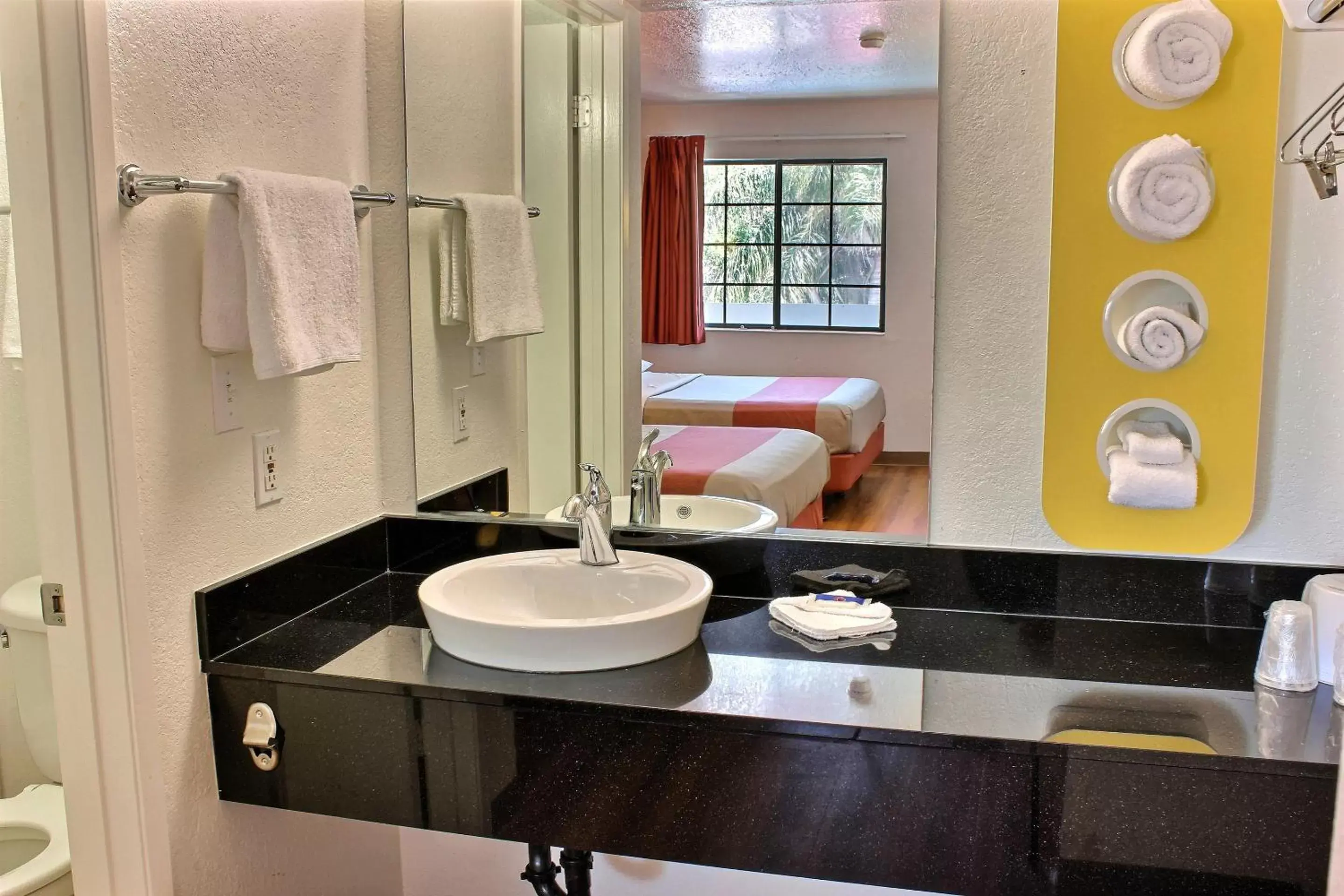 Queen Room with Two Queen Beds in Motel 6-Coalinga, CA - East Queen Room with Two Queen Beds in Motel 6-Coalinga, CA - East