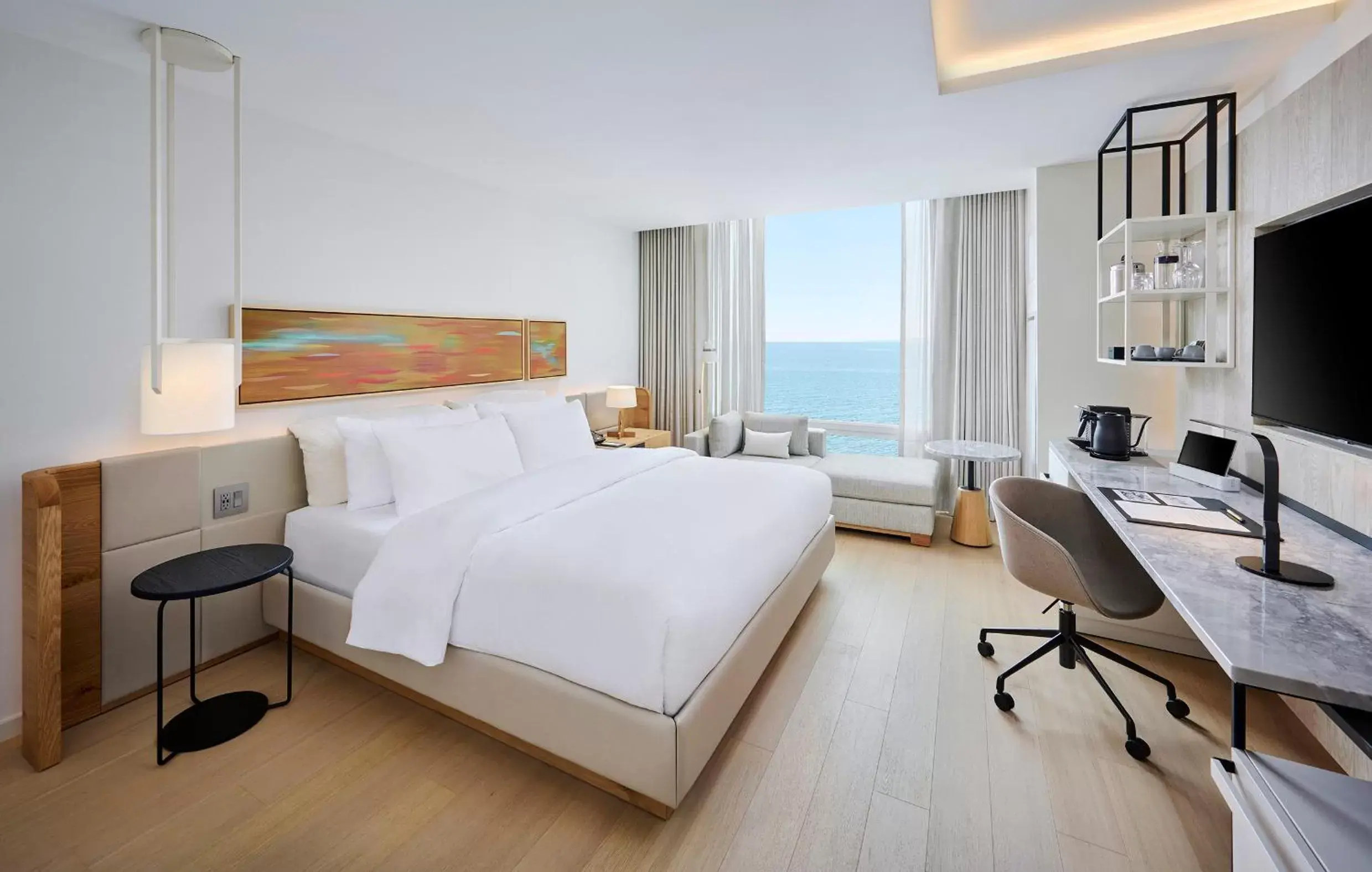 Large King Studio with Lake View in The Pearle Hotel & Spa, Autograph Collection Large King Studio with Lake View in The Pearle Hotel & Spa, Autograph Collection