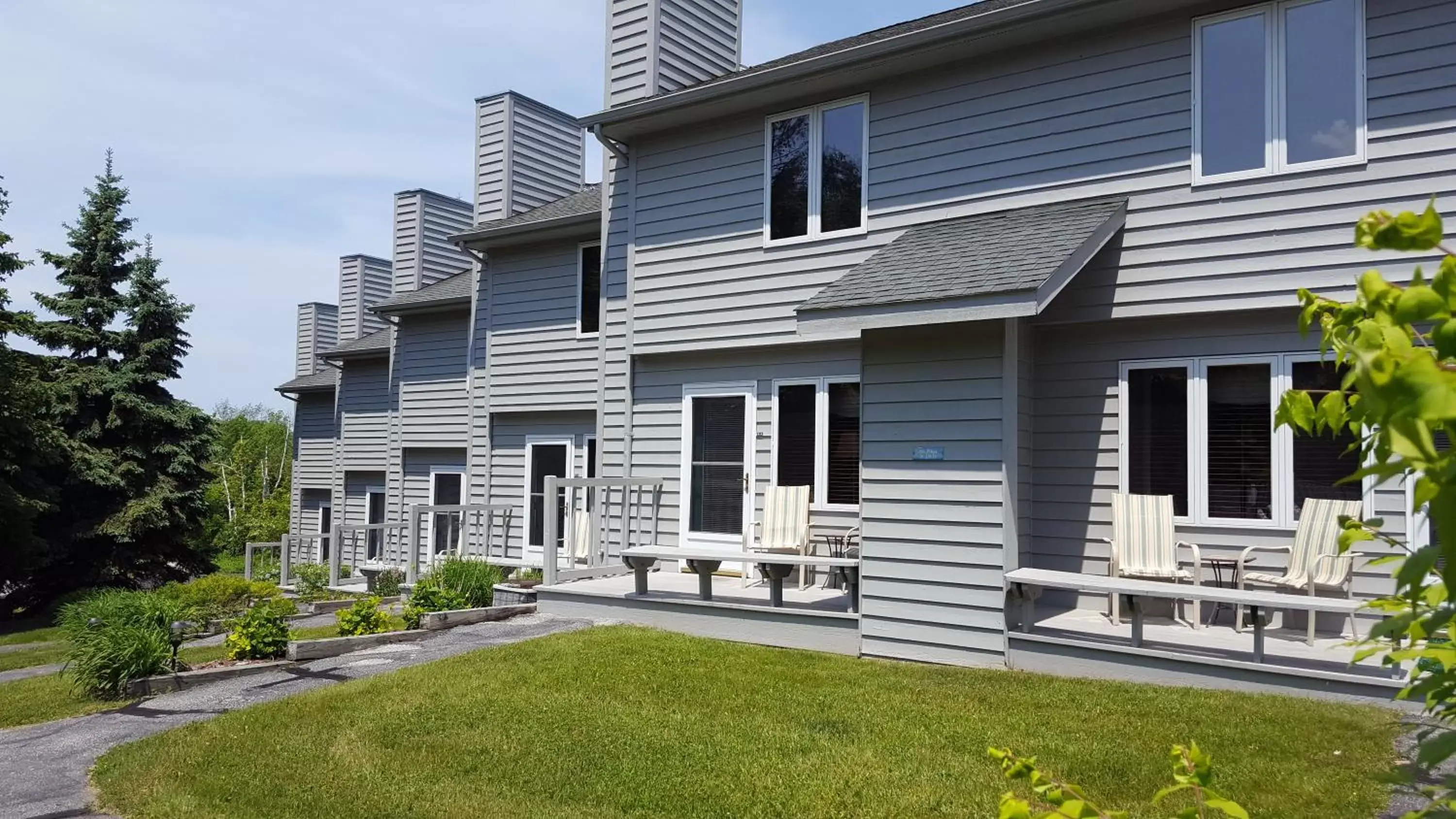 Balcony/Terrace, Property Building in Evergreen Hill Condominiums Balcony/Terrace, Property Building in Evergreen Hill Condominiums