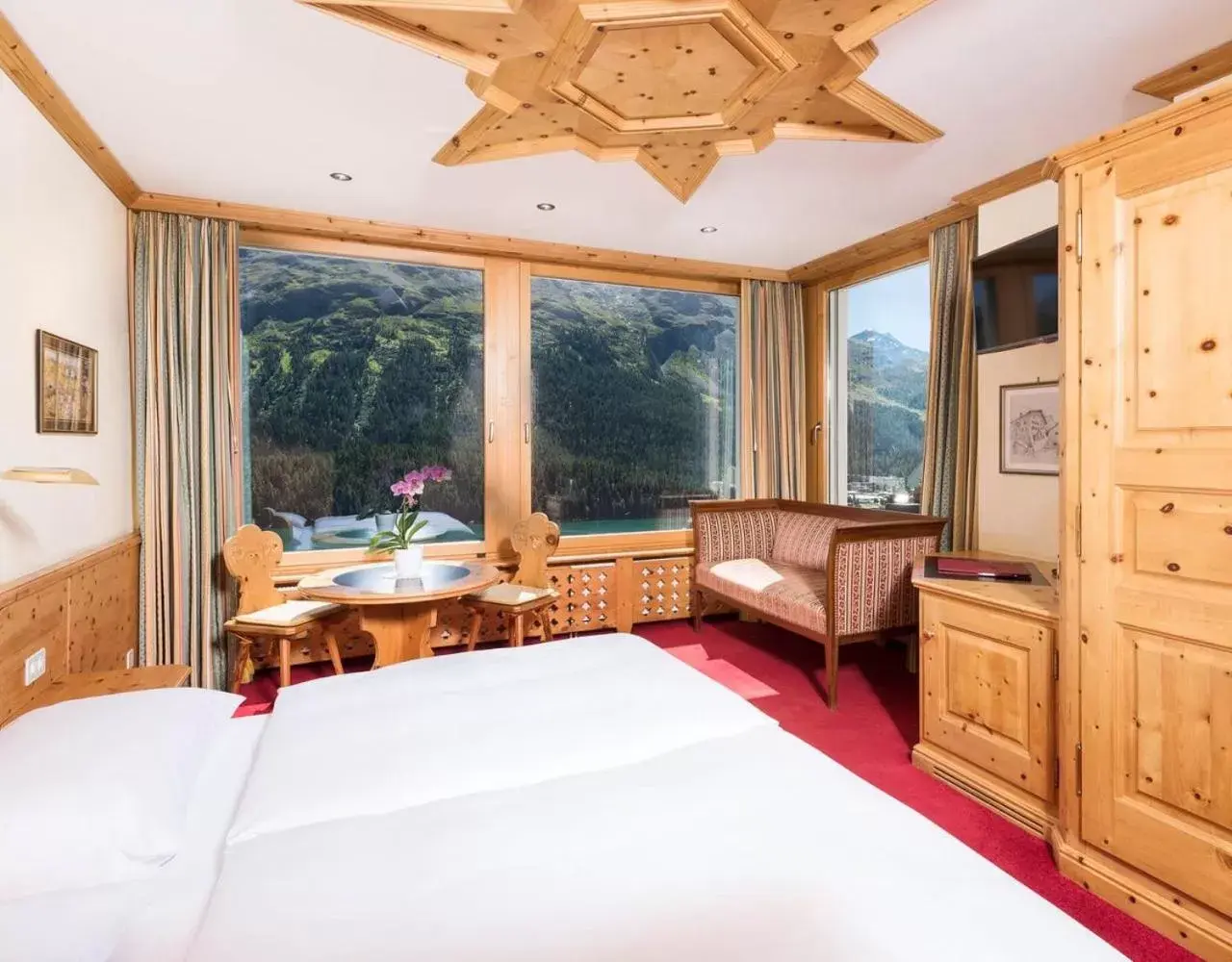 Double Room with Lake View in Chesa Languard Double Room with Lake View in Chesa Languard