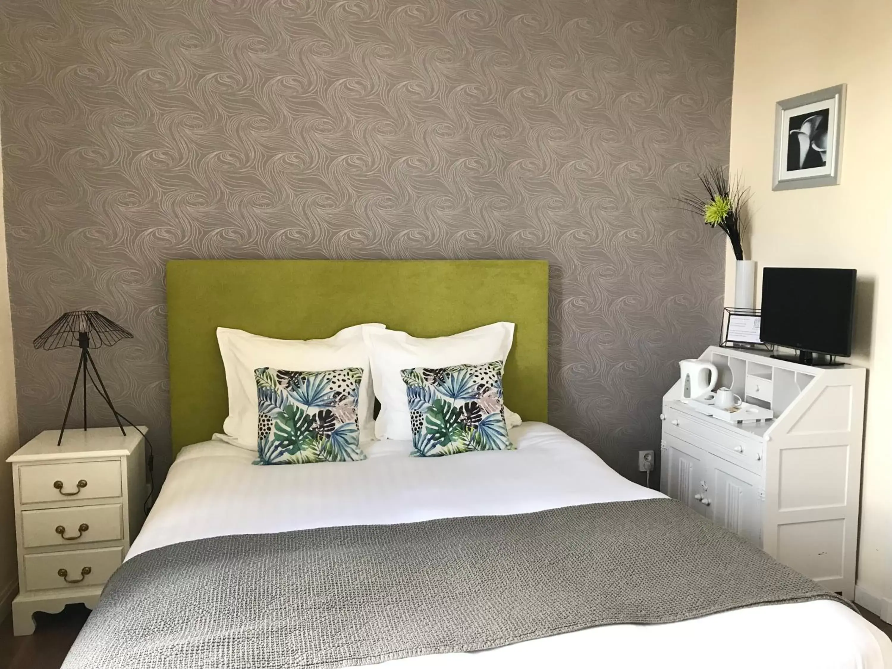 Double Room with Private Bathroom - single occupancy in La Maison de Louisette Double Room with Private Bathroom - single occupancy in La Maison de Louisette