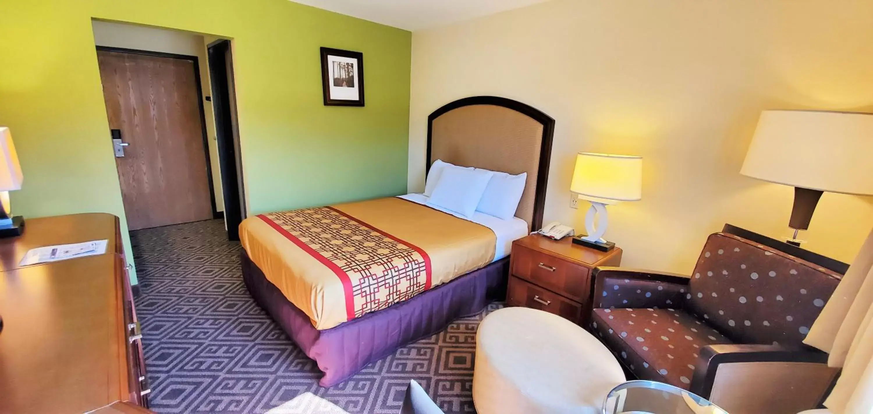 Queen Room Smoking in Travel Inn and Suites- Sikeston Miner I-55 exit-67 Queen Room Smoking in Travel Inn and Suites- Sikeston Miner I-55 exit-67