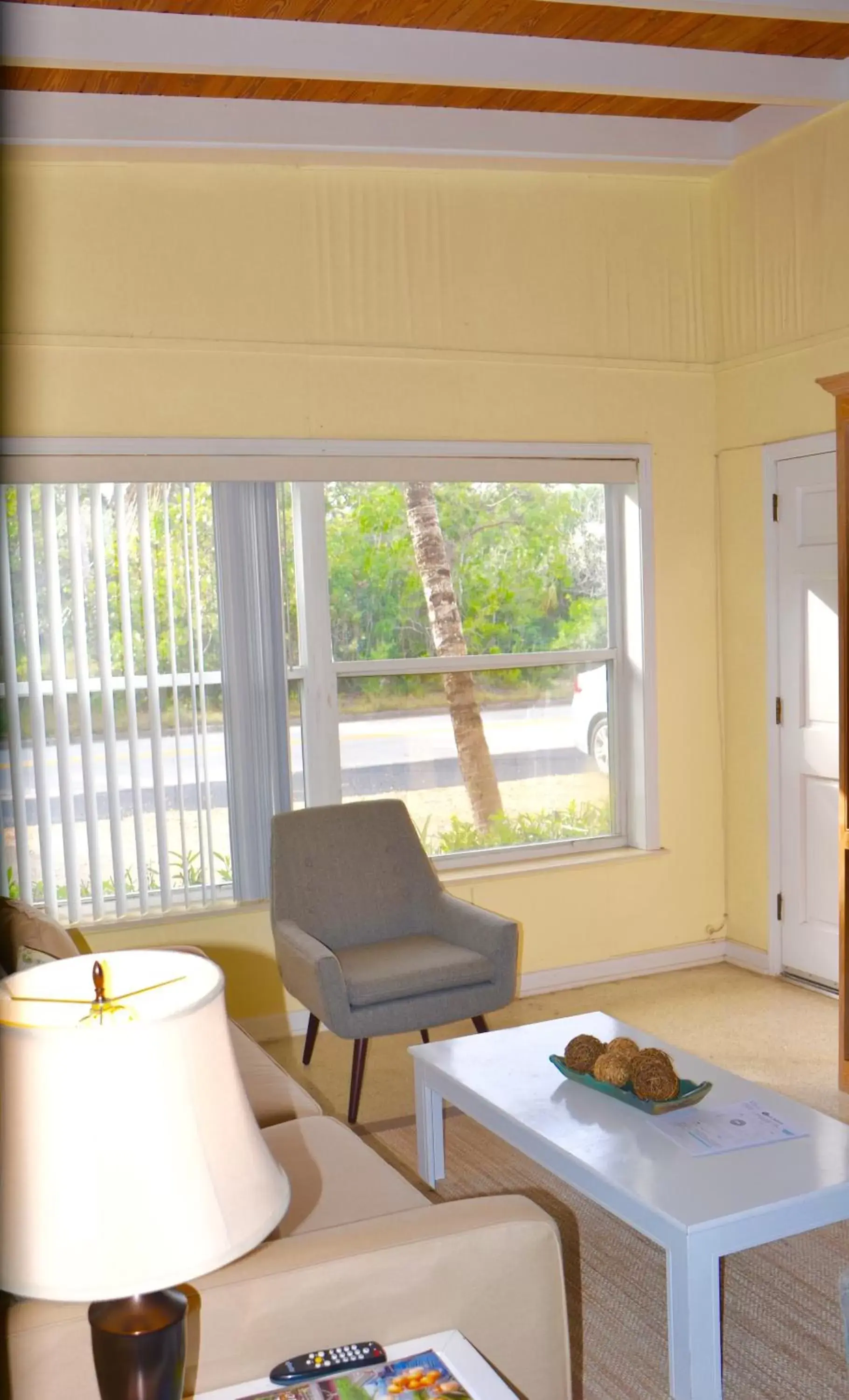 Apartment with Street View in Sea Turtle Inn Apartment with Street View in Sea Turtle Inn