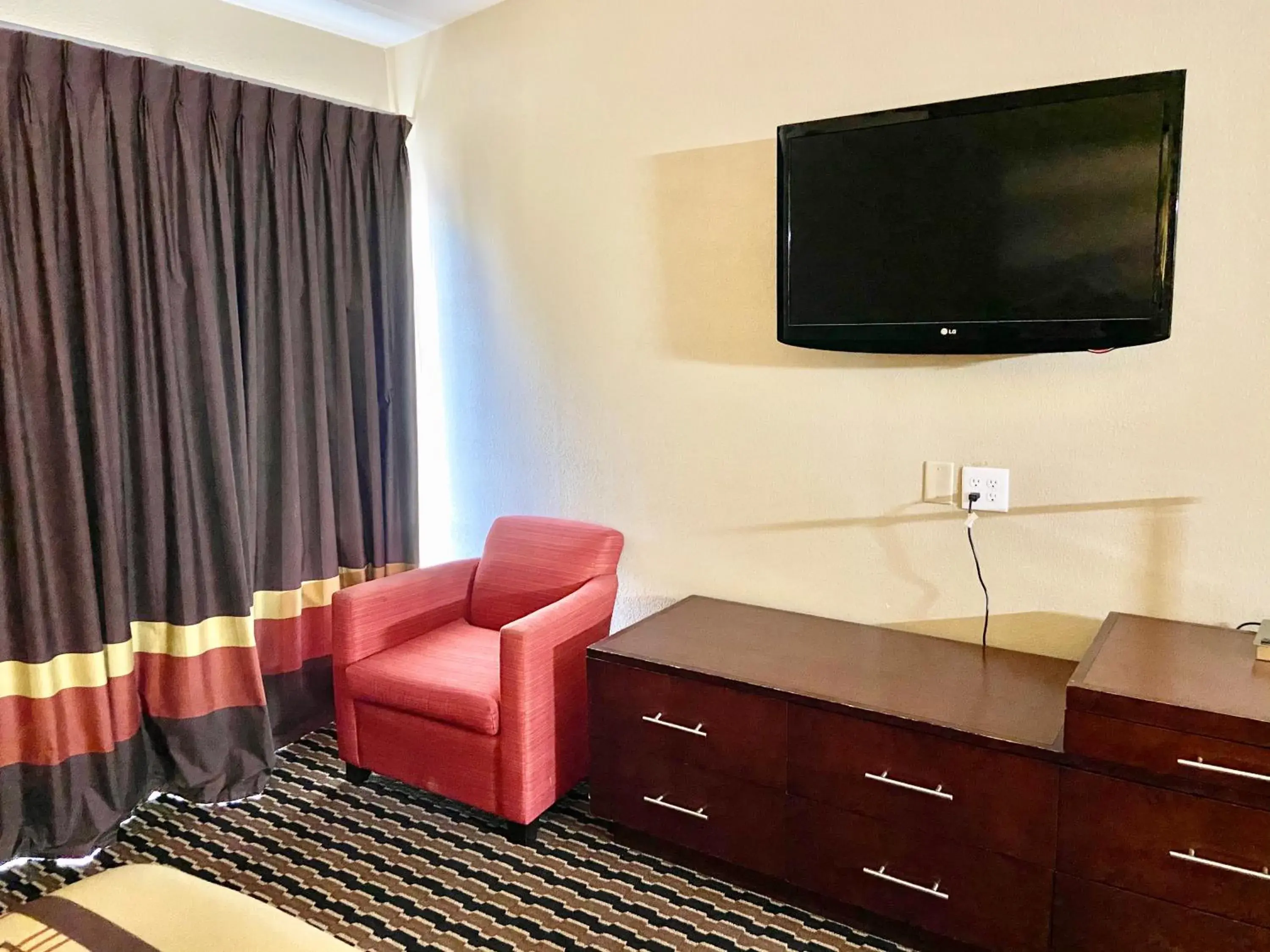 Double Room with Two Double Beds - Mobility Access/Smoking in Super 8 by Wyndham Rocky Mount I-95 EXIT 145 Double Room with Two Double Beds - Mobility Access/Smoking in Super 8 by Wyndham Rocky Mount I-95 EXIT 145