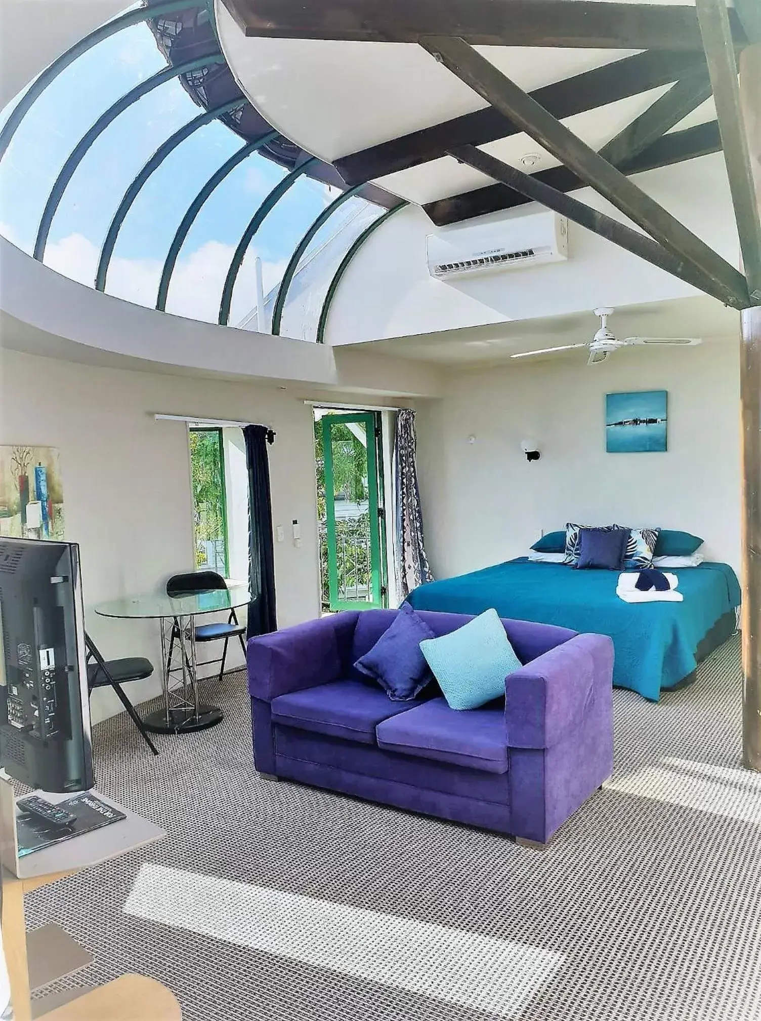 Penthouse Studio in Parklane Motor Lodge Penthouse Studio in Parklane Motor Lodge