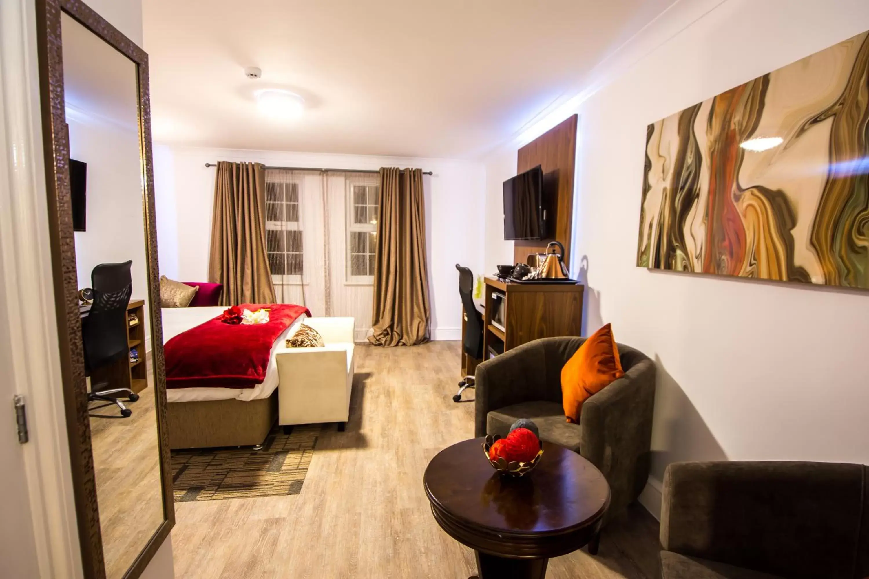 Standard King Room in Trivelles Gatwick Hotel & airport Parking Standard King Room in Trivelles Gatwick Hotel & airport Parking