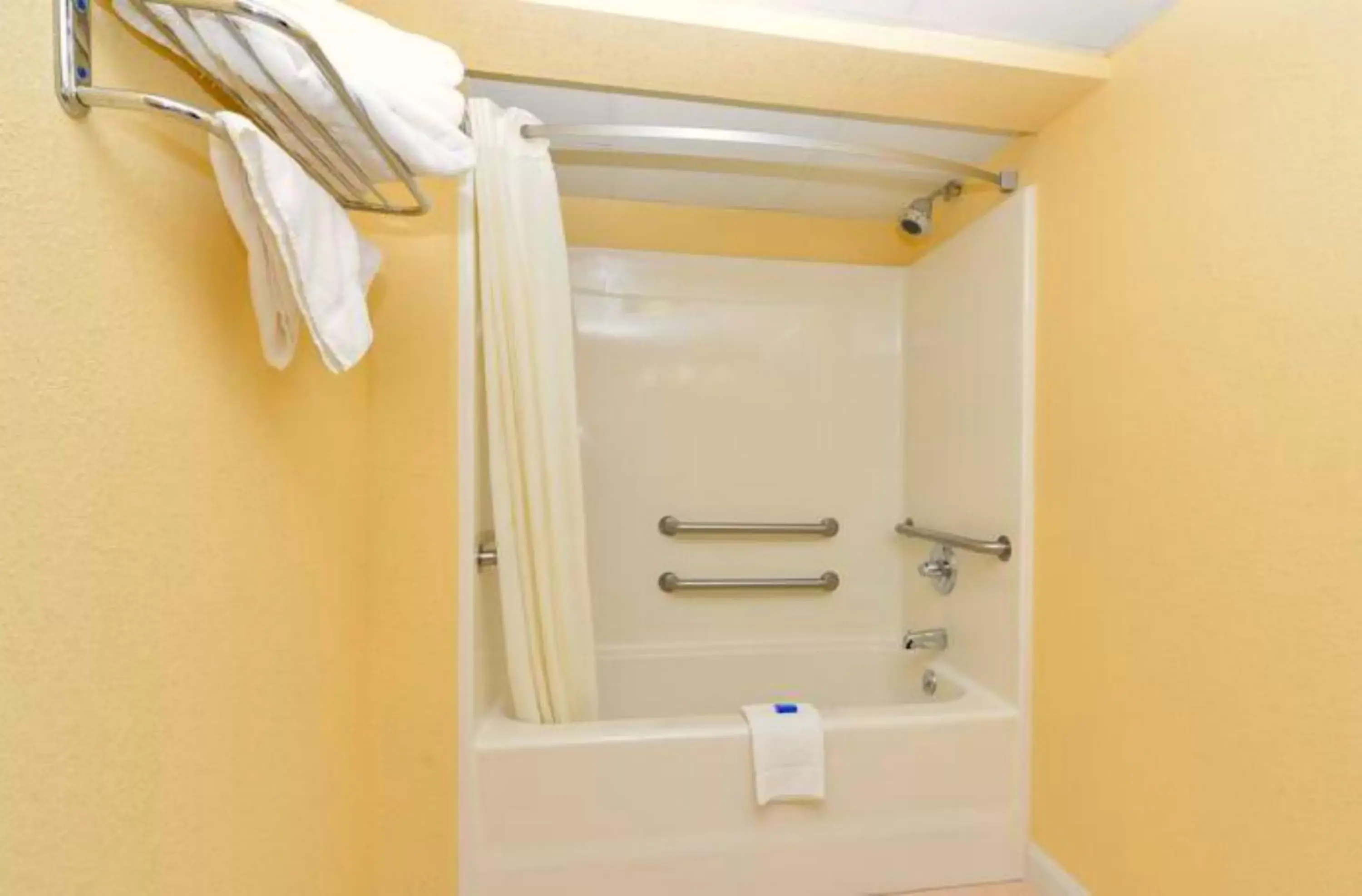 Deluxe Queen Room - Disability Access/Non-Smoking in Baymont by Wyndham Sevierville Pigeon Forge Deluxe Queen Room - Disability Access/Non-Smoking in Baymont by Wyndham Sevierville Pigeon Forge