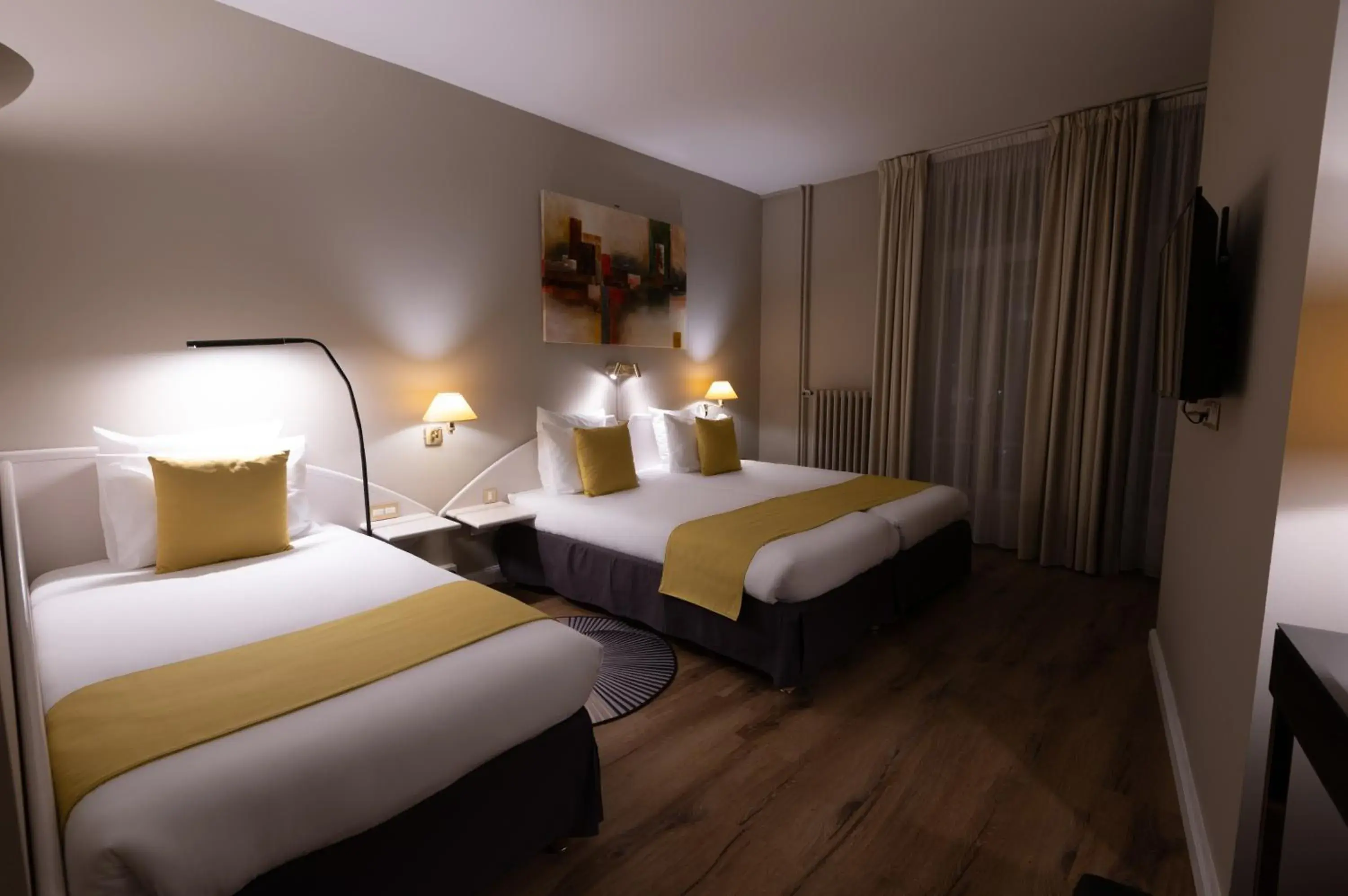 Chambre Supérieure Familiale - Vue Citadelle in Grand Hôtel Du Tonneau D'Or Chambre Supérieure Familiale - Vue Citadelle in Grand Hôtel Du Tonneau D'Or