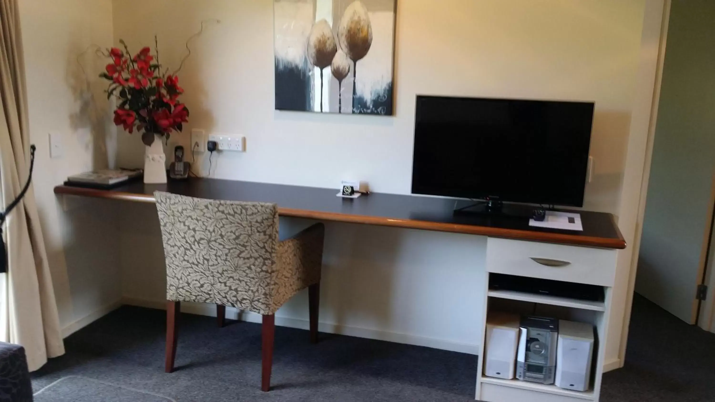 Standard One-Bedroom Apartment in Cedar Grove Motor Lodge Standard One-Bedroom Apartment in Cedar Grove Motor Lodge