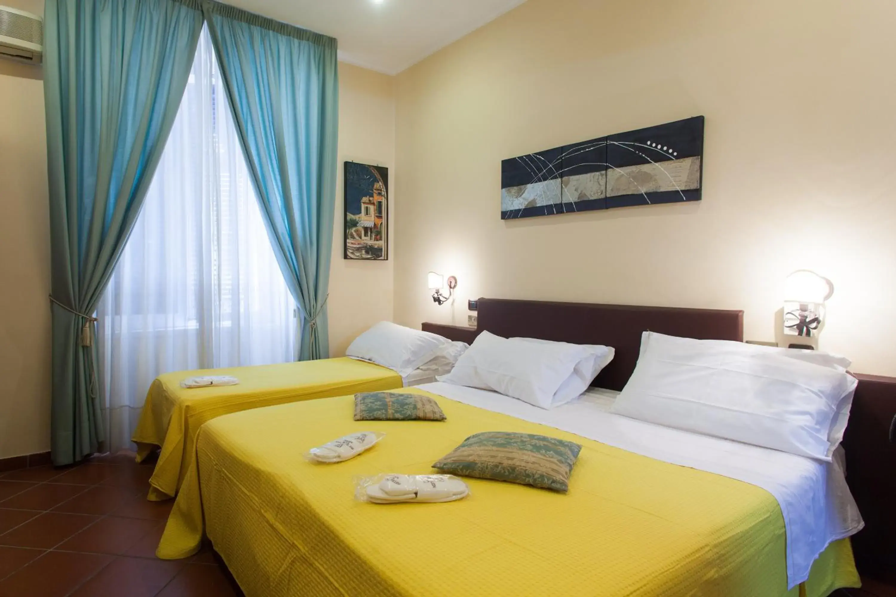 Family Room (2 Adults + 2 Children) in Hotel Toledo Family Room (2 Adults + 2 Children) in Hotel Toledo