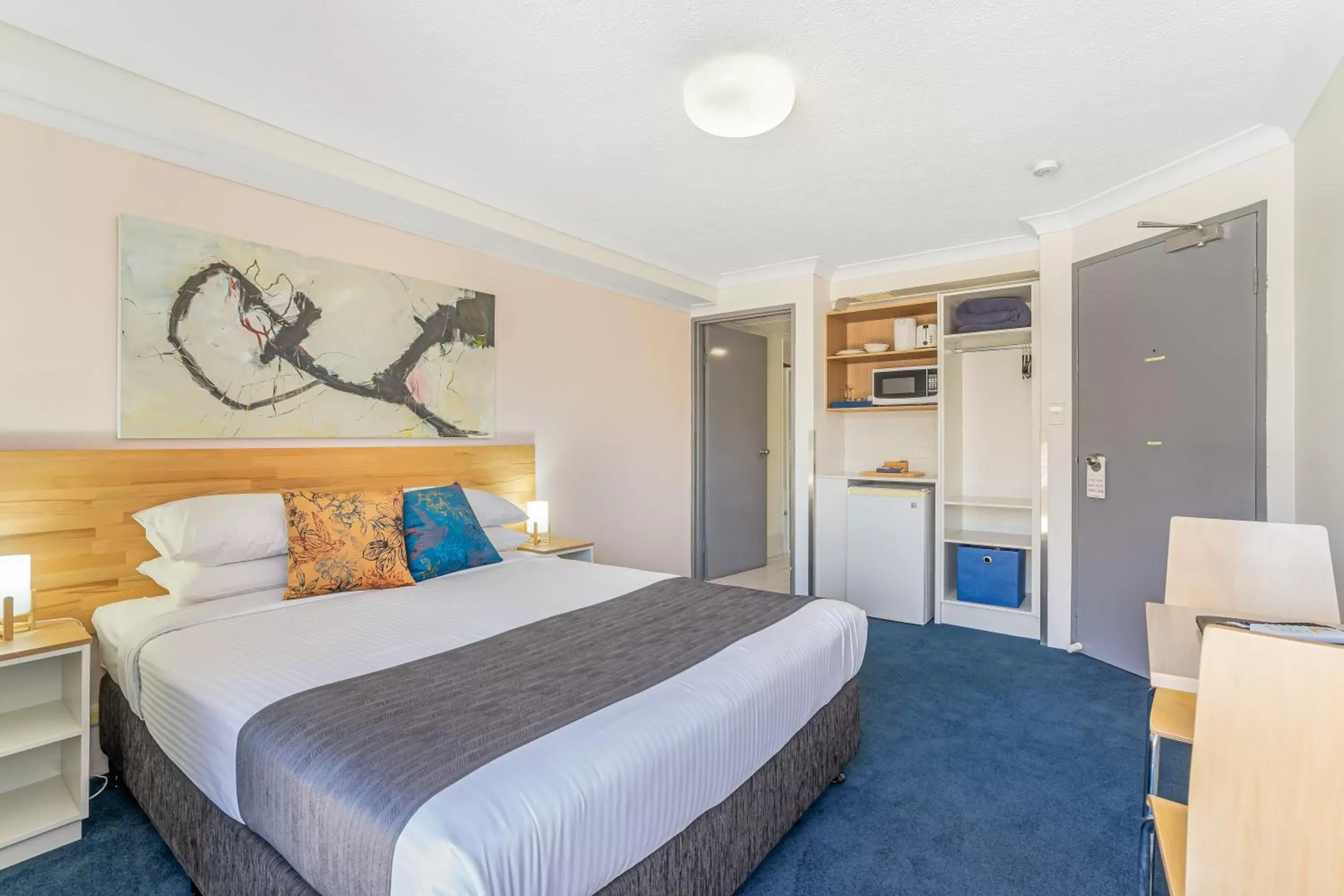 Standard Queen Room in Nelson Towers Motel & Apartments Standard Queen Room in Nelson Towers Motel & Apartments