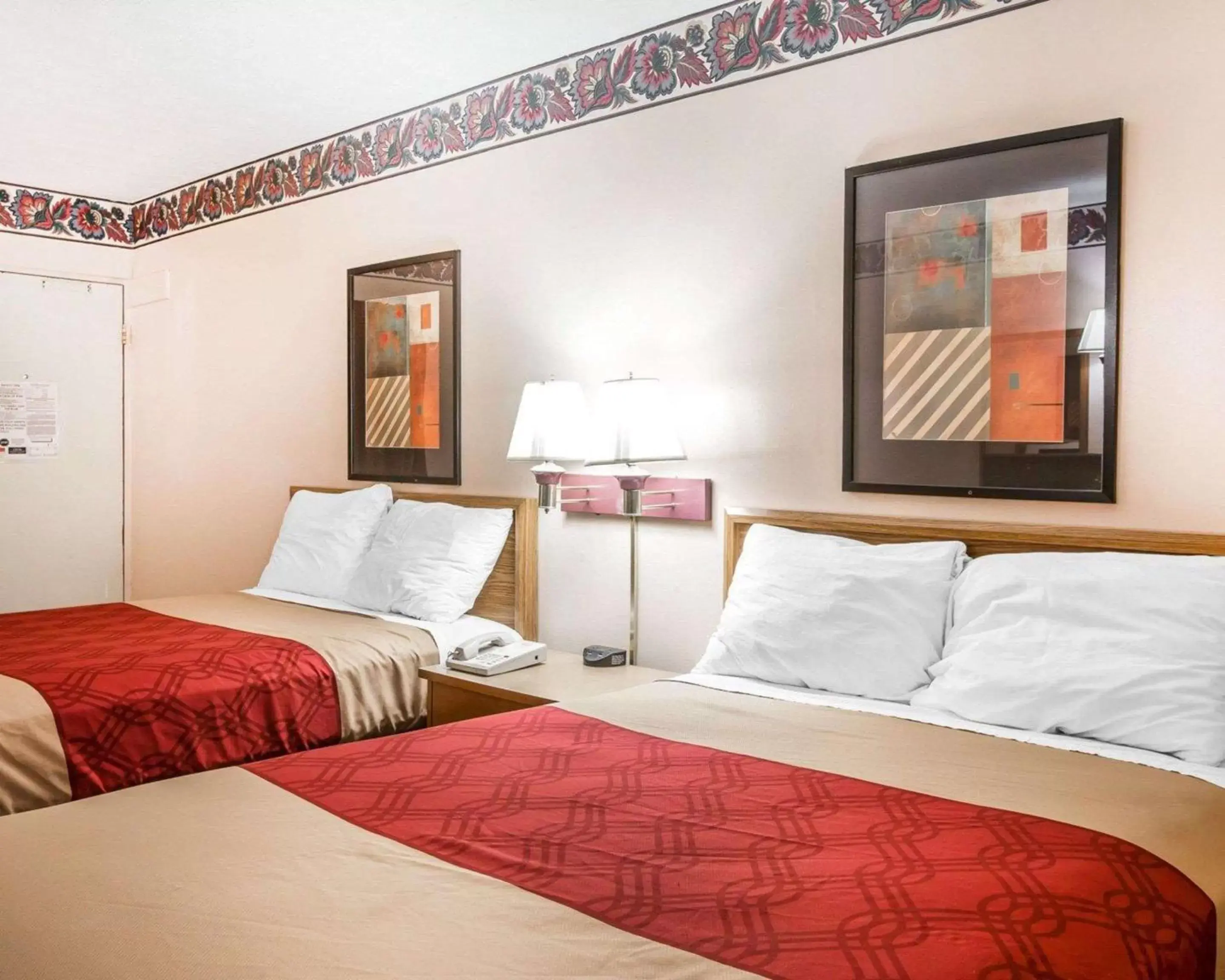 Double Room with Two Double Beds - Smoking in Econo Lodge McDonough Double Room with Two Double Beds - Smoking in Econo Lodge McDonough