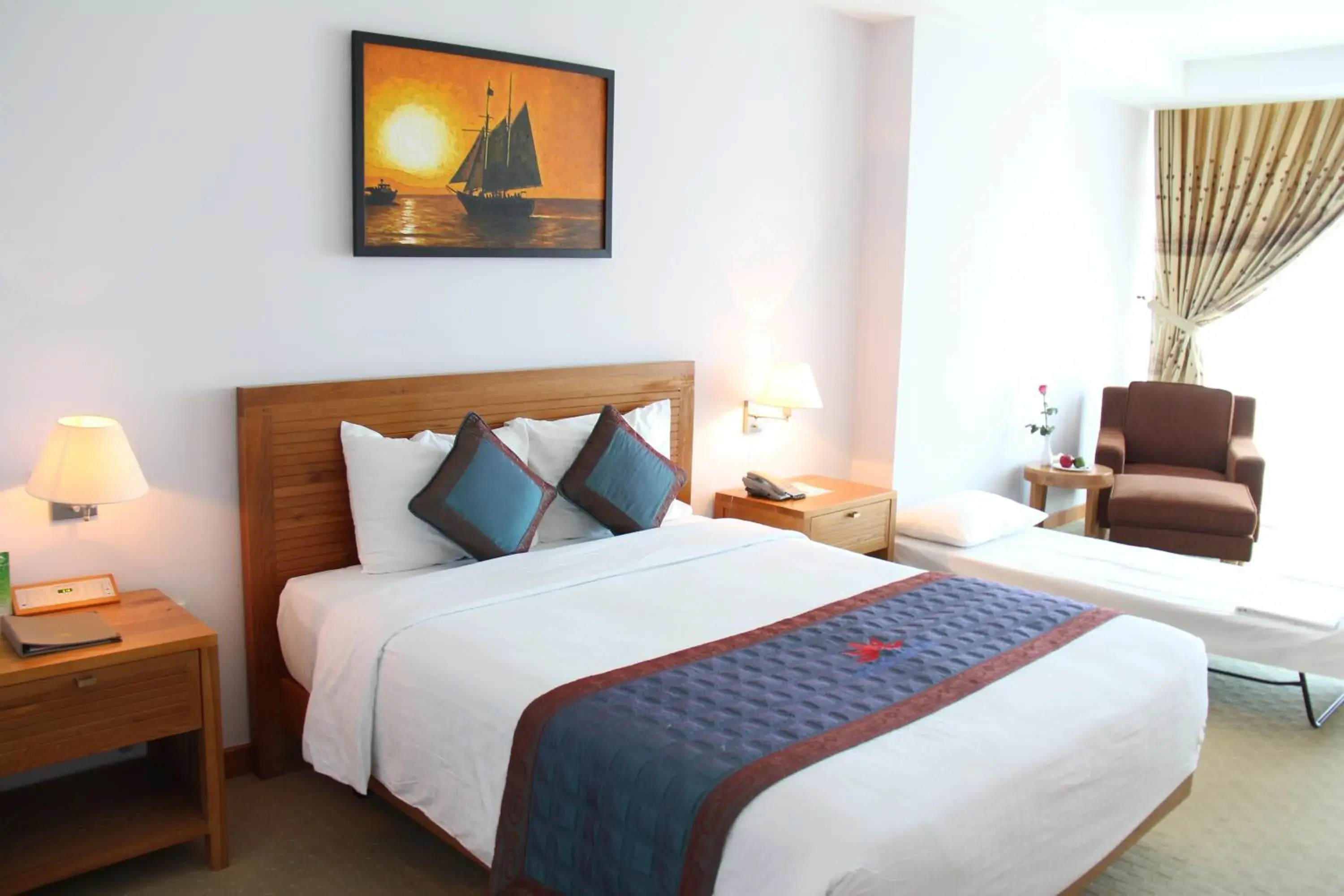 Deluxe Double Room with City View in Petro Hotel Deluxe Double Room with City View in Petro Hotel