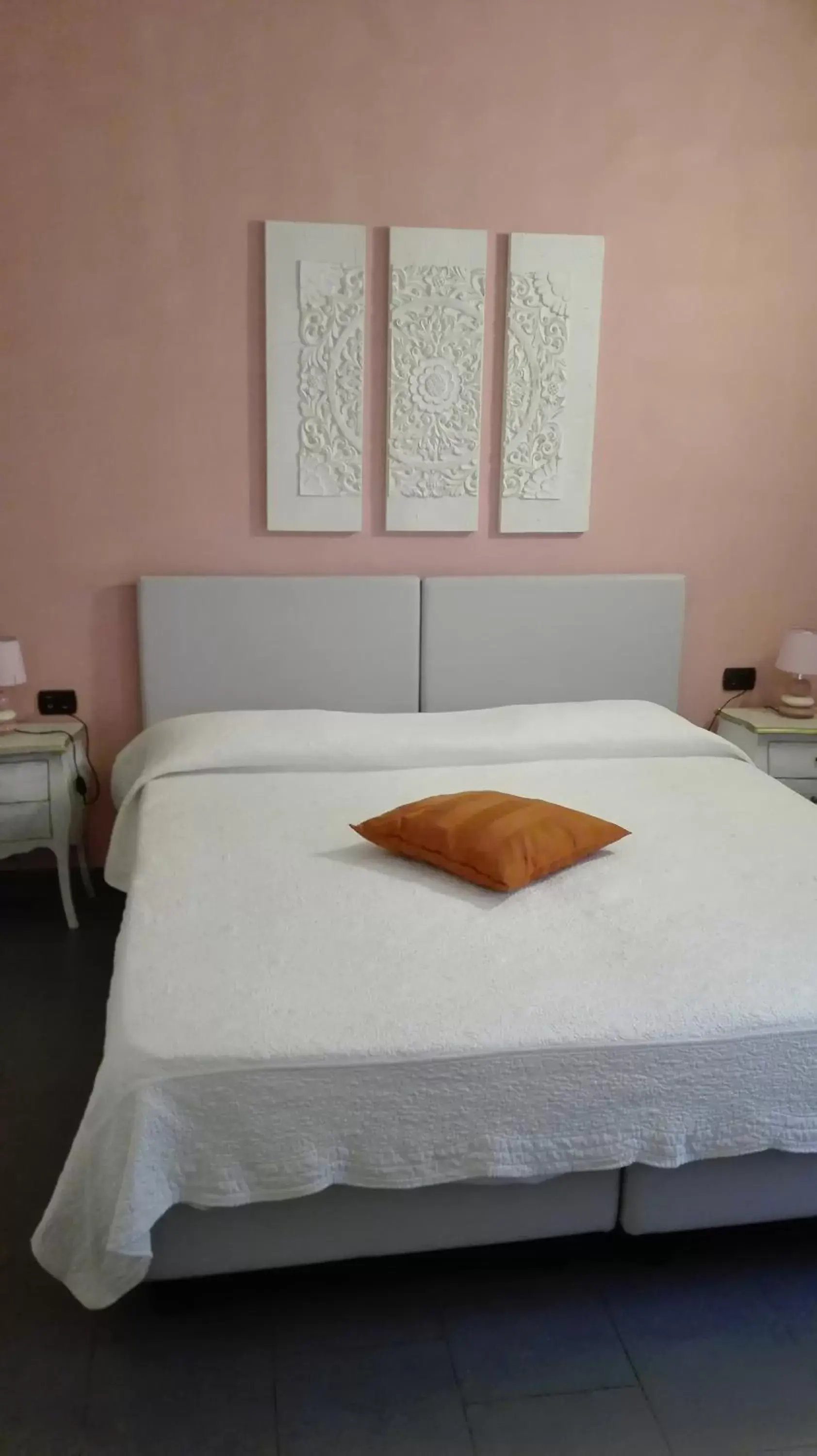 Economy Double or Twin Room in Palazzo Lombardo Economy Double or Twin Room in Palazzo Lombardo