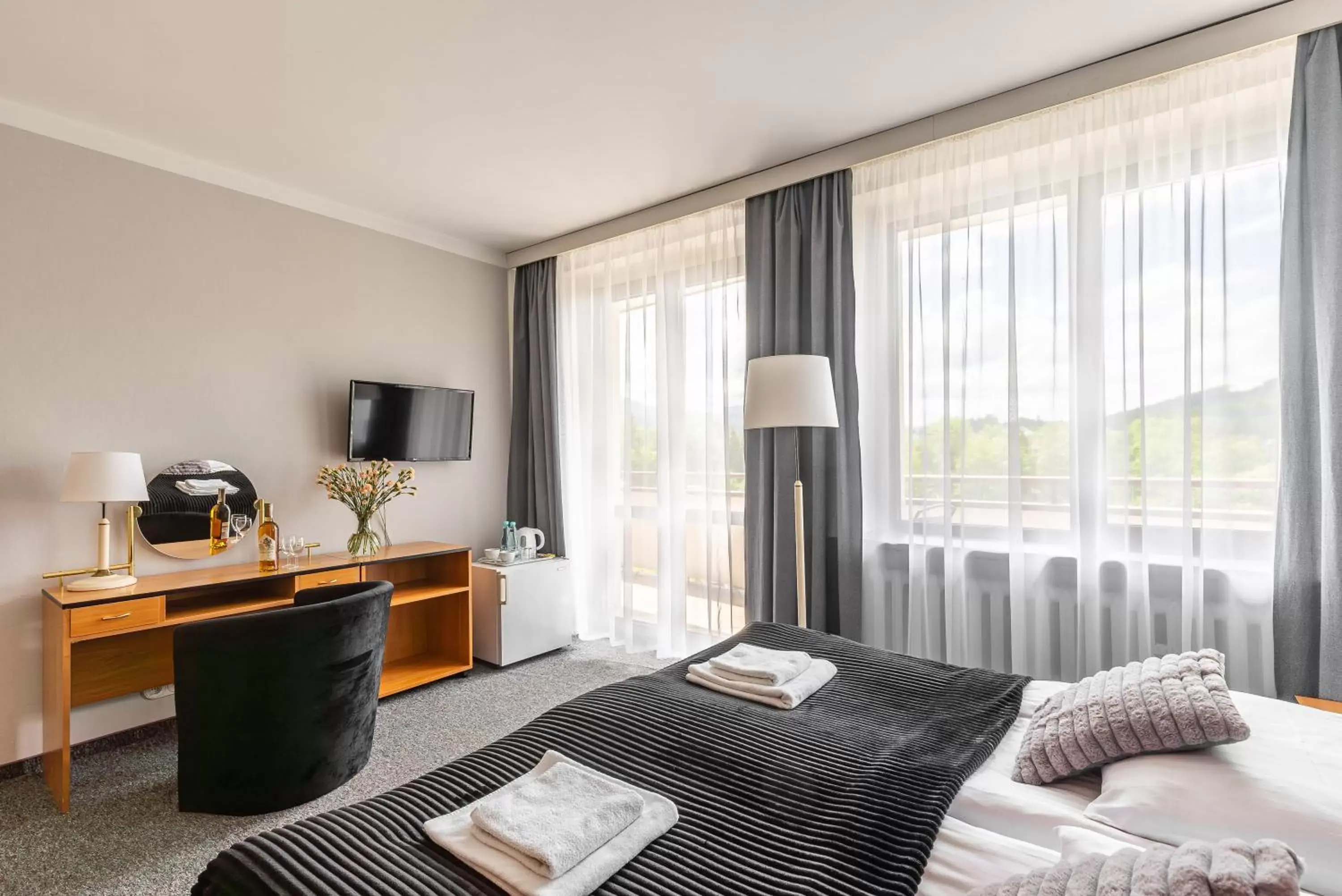 Deluxe Quadruple Room in Hotel Helios 300m od Krupówek nowy BASEN od 12 lipca Deluxe Quadruple Room in Hotel Helios 300m od Krupówek nowy BASEN od 12 lipca