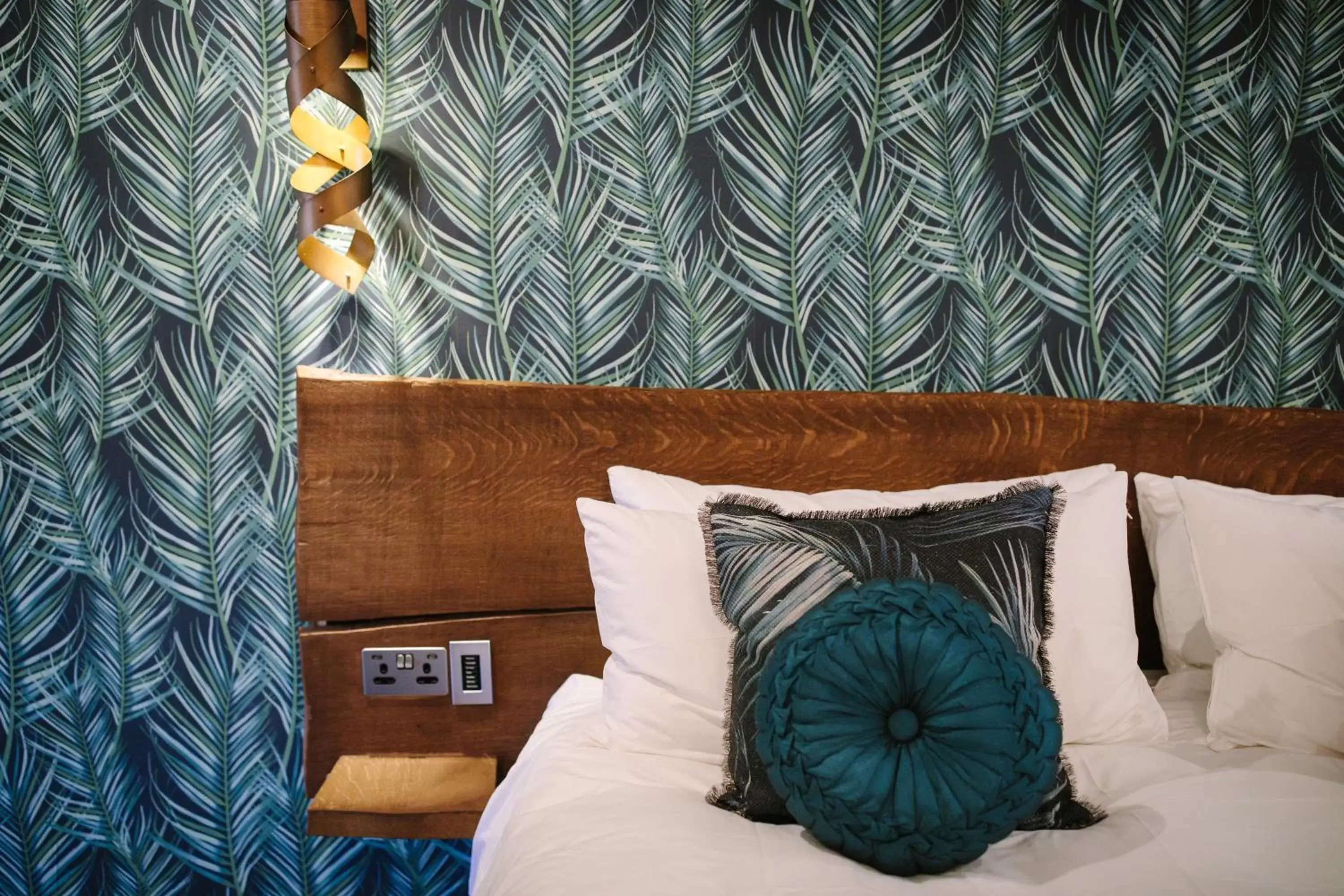 Suite with Hot Tub in Absoluxe Suites Suite with Hot Tub in Absoluxe Suites