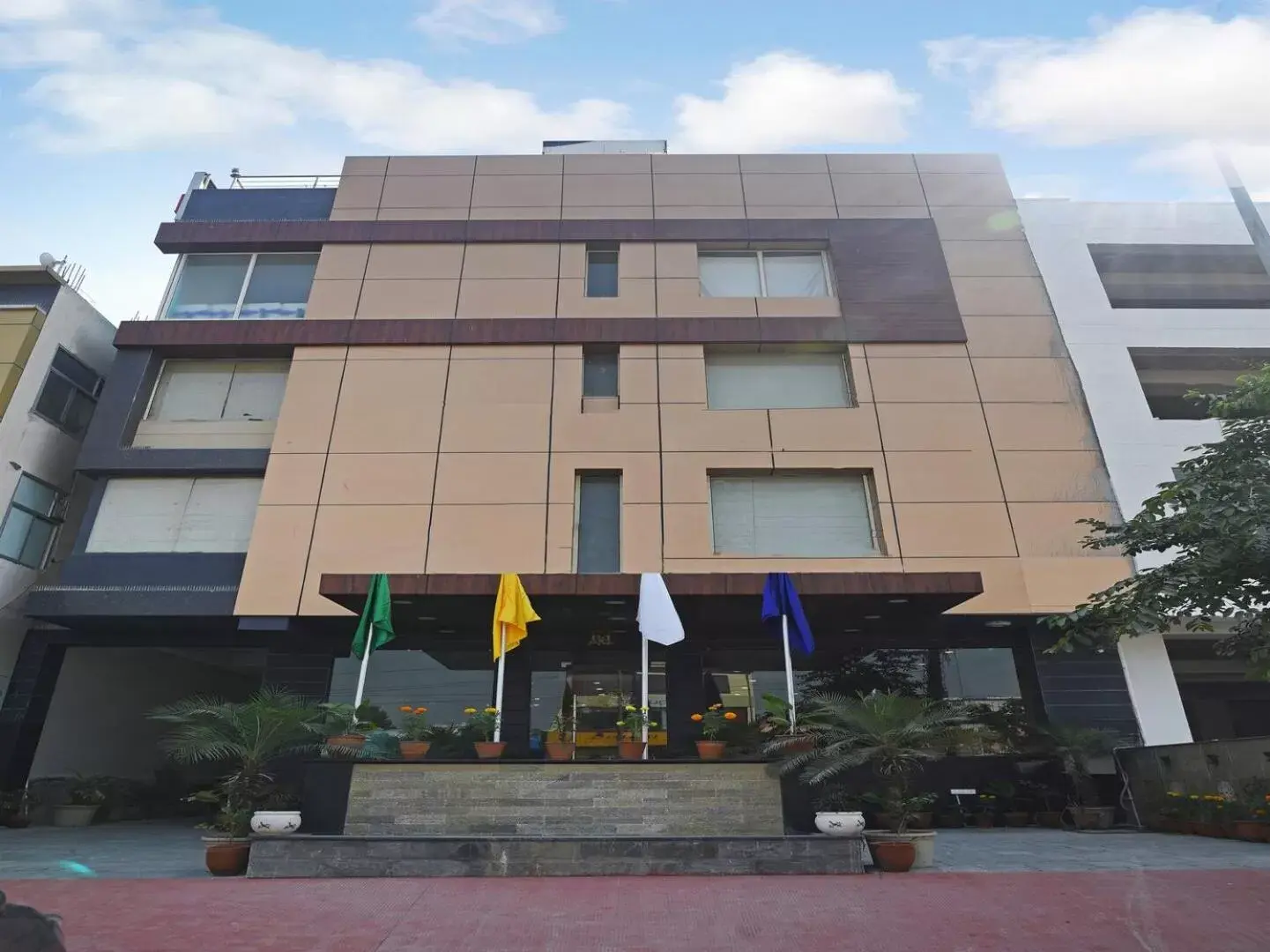 TGI Apple Inn TGI Apple Inn