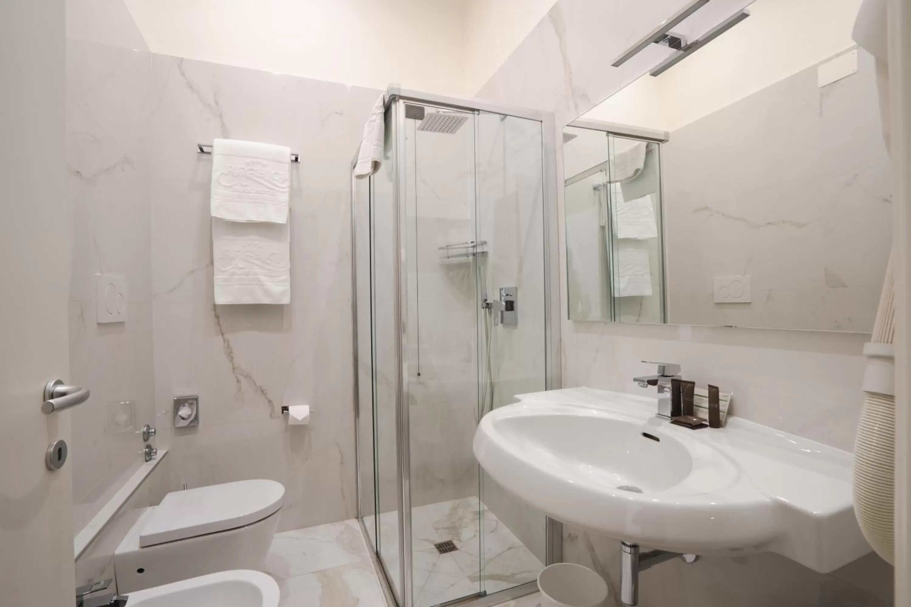 Standard Twin Room in Rechigi Park Hotel Standard Twin Room in Rechigi Park Hotel