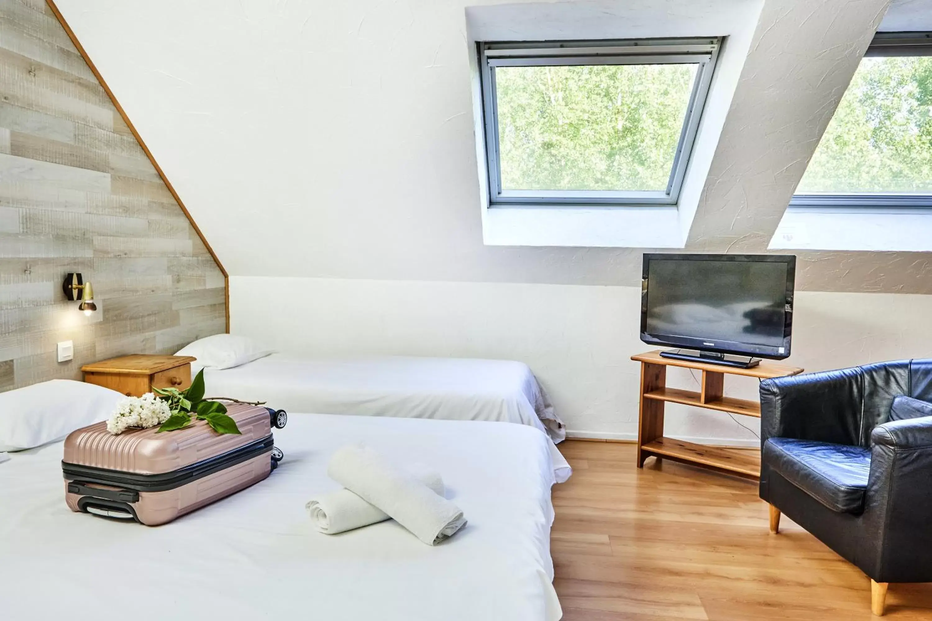 Triple Room in Logis Bagatelle - 51530 Dizy Triple Room in Logis Bagatelle - 51530 Dizy