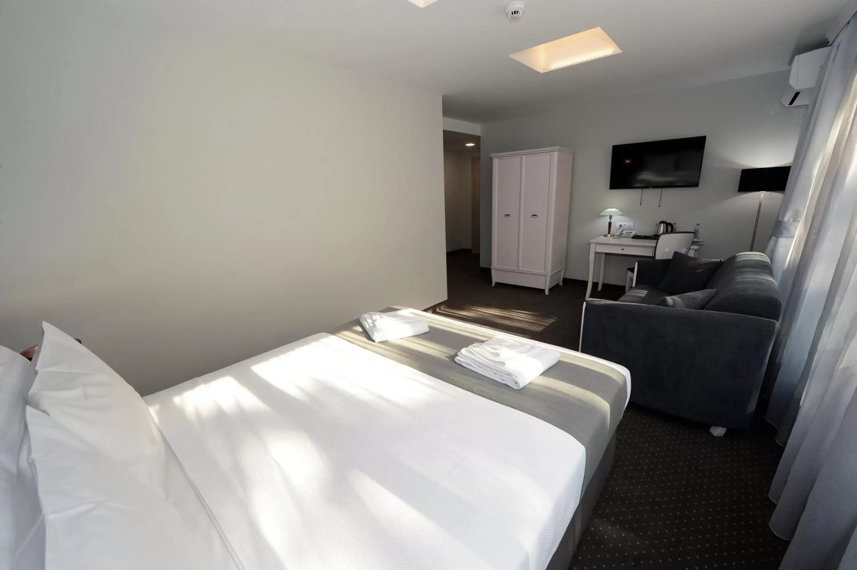 Deluxe Room with City View in Hotel Alexandar II Deluxe Room with City View in Hotel Alexandar II