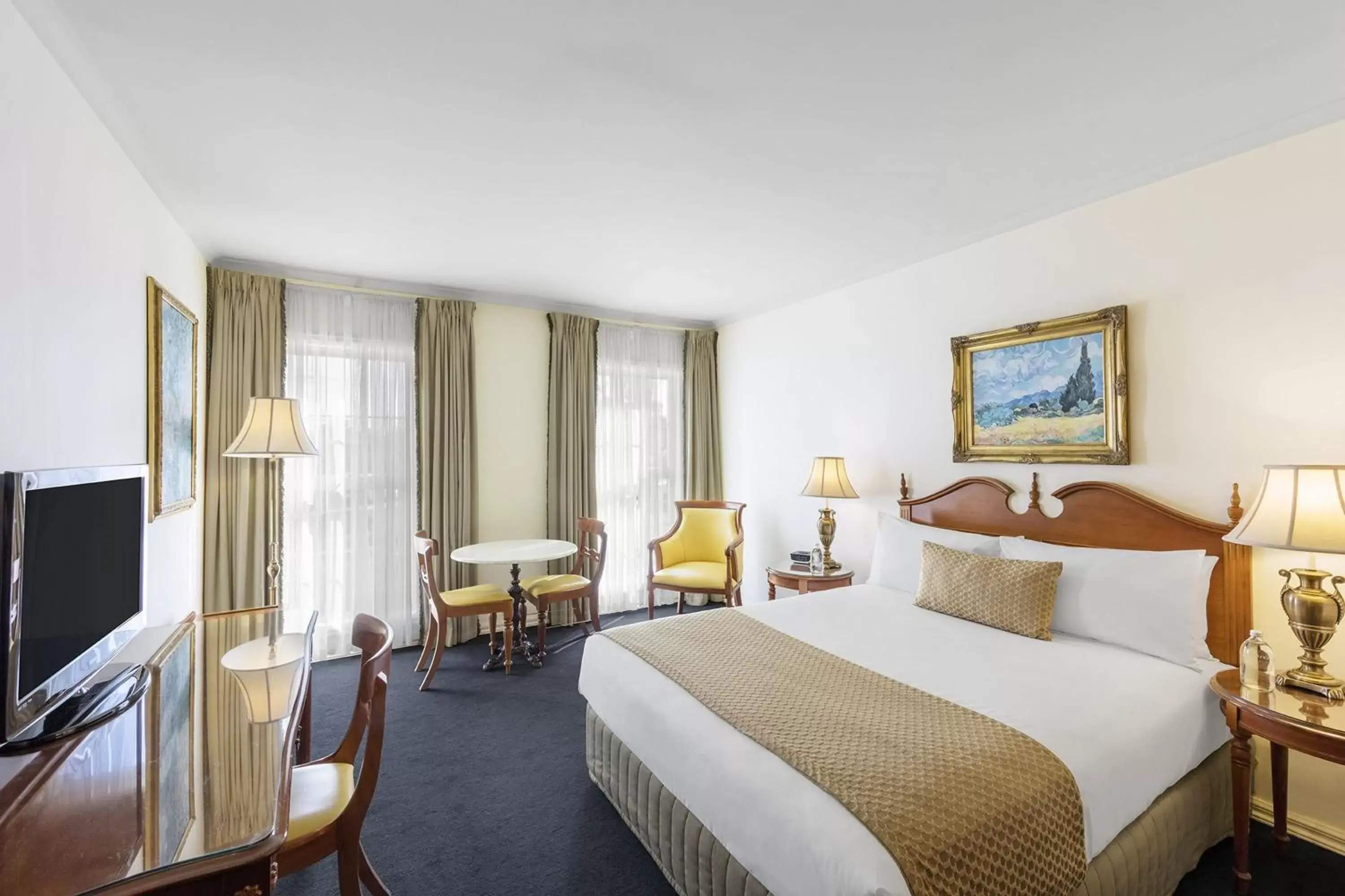 Executive Queen Suite in Canterbury International Hotel Executive Queen Suite in Canterbury International Hotel