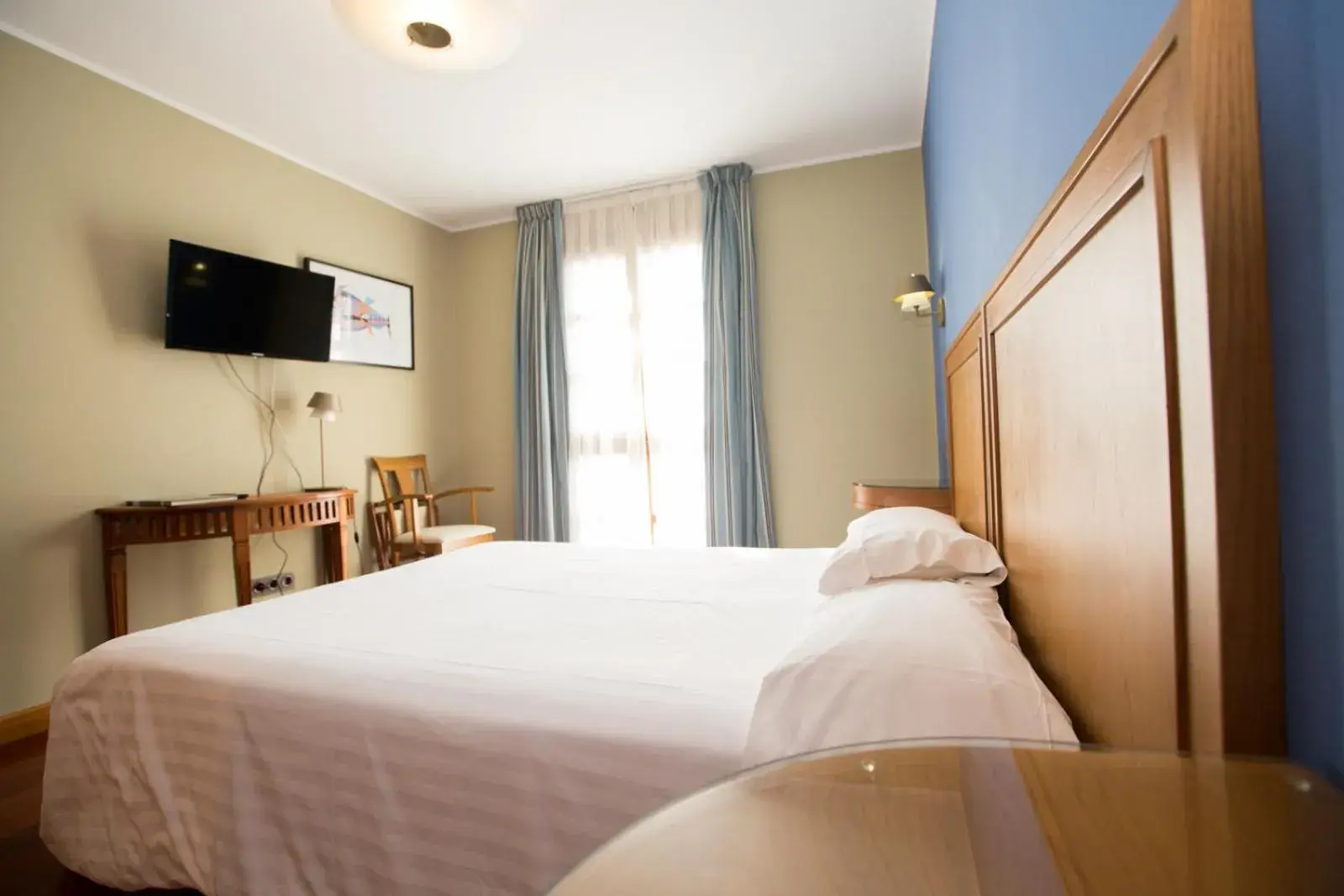 Standard Queen Room in Hotel El Sella Standard Queen Room in Hotel El Sella