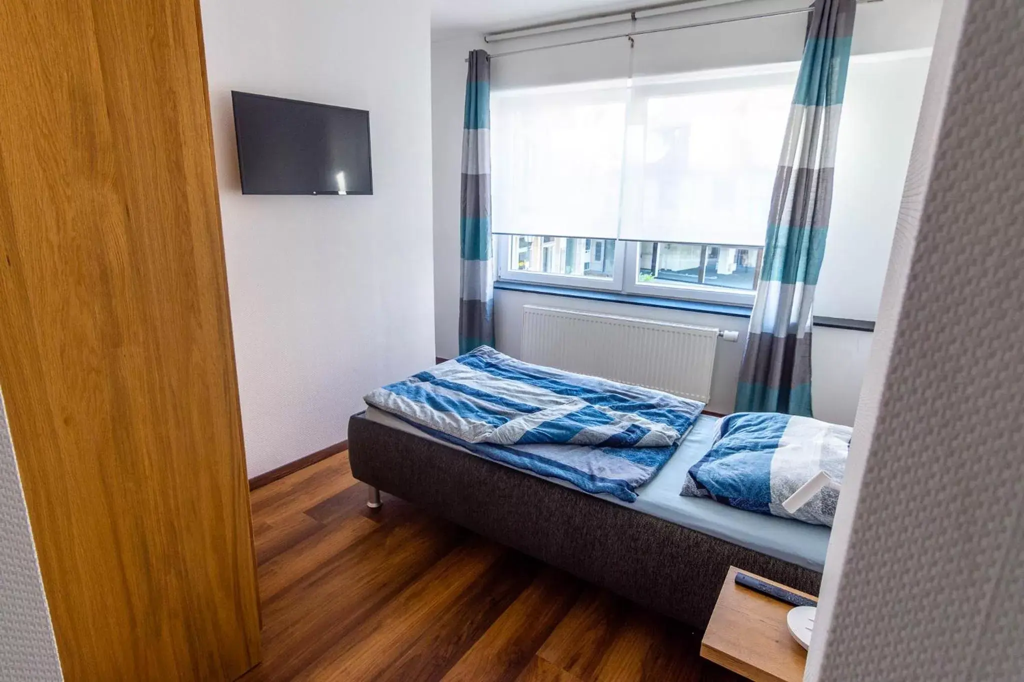 Single Room with Bathroom - single occupancy in Gästehaus Jagsttal Single Room with Bathroom - single occupancy in Gästehaus Jagsttal