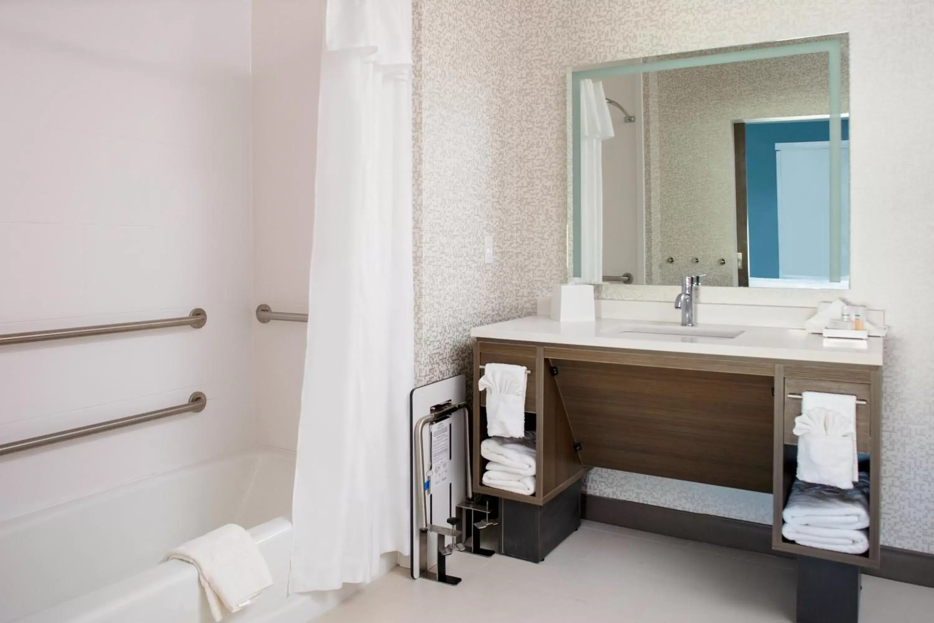 King Suite - Mobility Accessible/Non-Smoking in Home2 Suites By Hilton Baton Rouge Citiplace King Suite - Mobility Accessible/Non-Smoking in Home2 Suites By Hilton Baton Rouge Citiplace